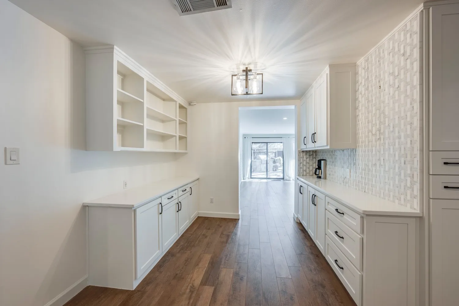 Single Family Residence For Sale in Tarrant County , 501 N Havenwood Lane, Fort Worth, Texas 76112, 5 Bedrooms, 4 Bathrooms, 3 Garage spaces, 4,418 Sqft, built in 1972, Preowned, Price $765,000, mls#21174641, Real Estate Agent in Fort Worth, Homes For Sale in Tarrant county, Homes For Sale in Fort Worth, Realtor in Fort Worth Texas, Real Estate Brokerage Independent Realty Texas, Luminita Cordes Realtor