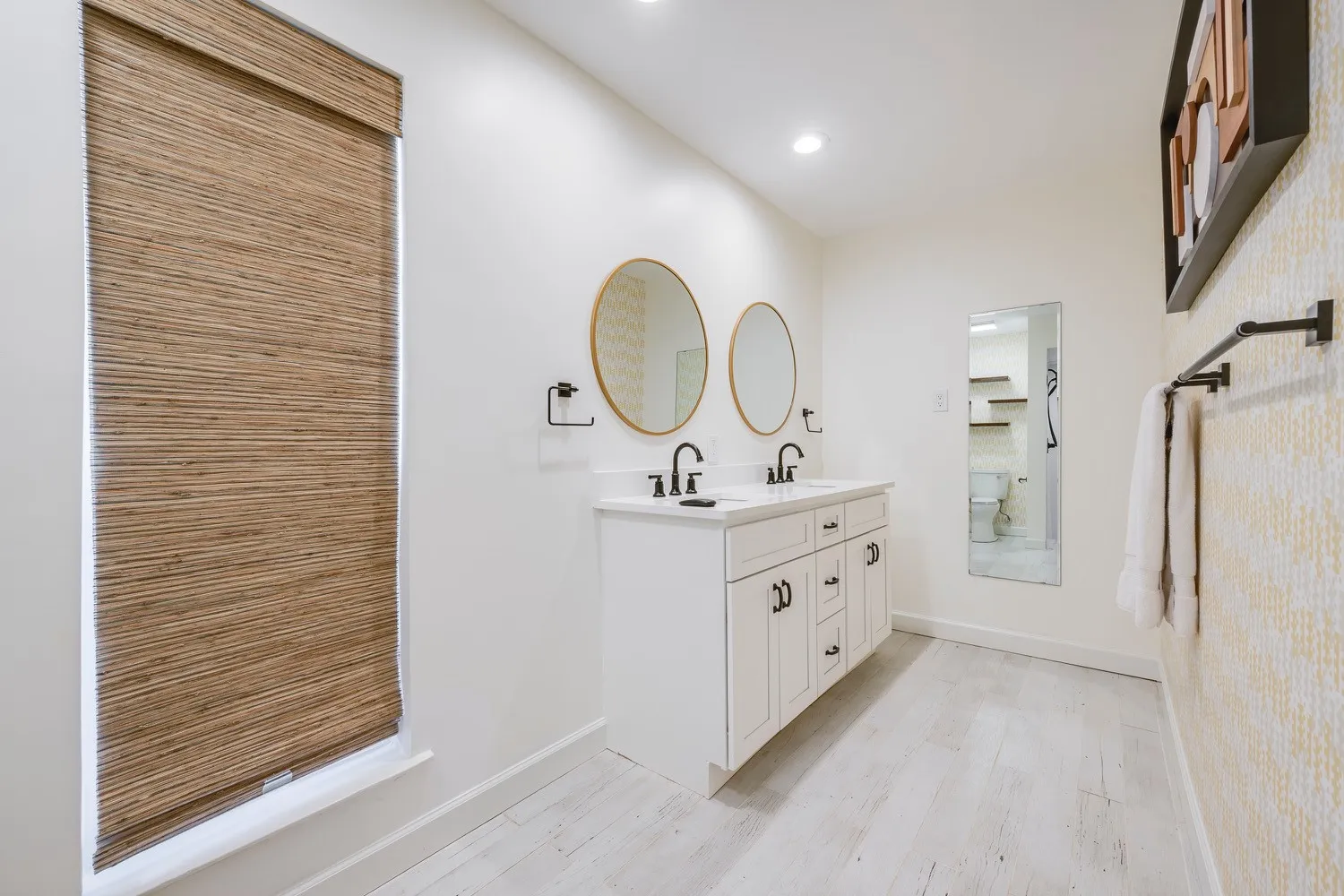 Single Family Residence For Sale in Tarrant County , 501 N Havenwood Lane, Fort Worth, Texas 76112, 5 Bedrooms, 4 Bathrooms, 3 Garage spaces, 4,418 Sqft, built in 1972, Preowned, Price $765,000, mls#21174641, Real Estate Agent in Fort Worth, Homes For Sale in Tarrant county, Homes For Sale in Fort Worth, Realtor in Fort Worth Texas, Real Estate Brokerage Independent Realty Texas, Luminita Cordes Realtor