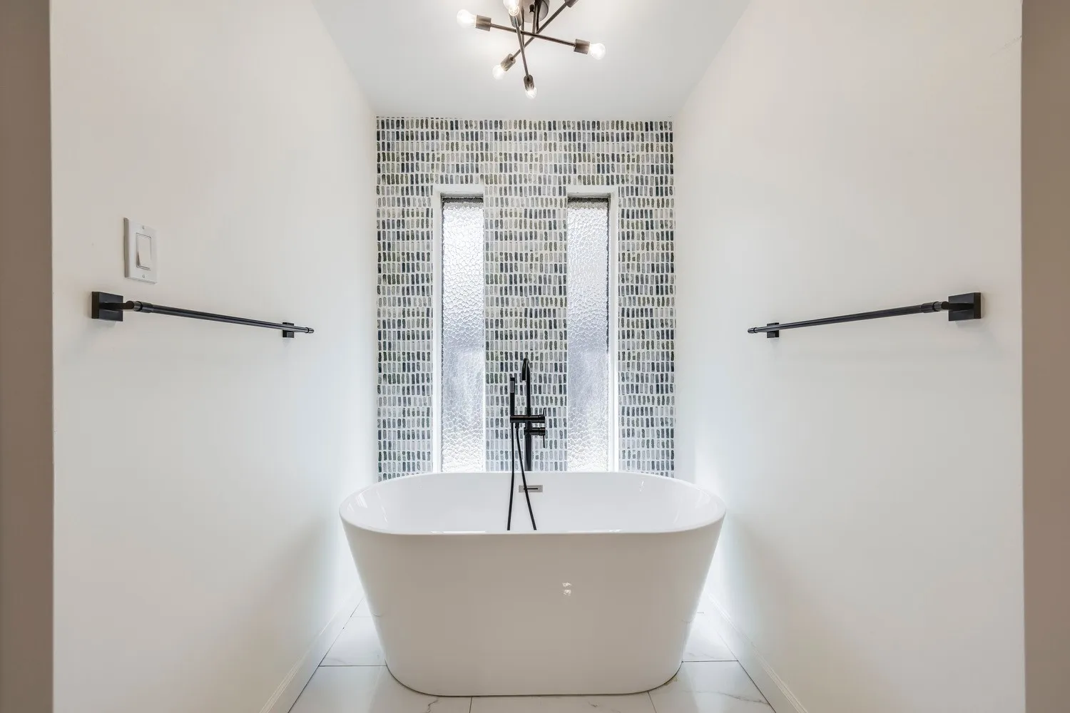 Single Family Residence For Sale in Tarrant County , 501 N Havenwood Lane, Fort Worth, Texas 76112, 5 Bedrooms, 4 Bathrooms, 3 Garage spaces, 4,418 Sqft, built in 1972, Preowned, Price $765,000, mls#21174641, Real Estate Agent in Fort Worth, Homes For Sale in Tarrant county, Homes For Sale in Fort Worth, Realtor in Fort Worth Texas, Real Estate Brokerage Independent Realty Texas, Luminita Cordes Realtor