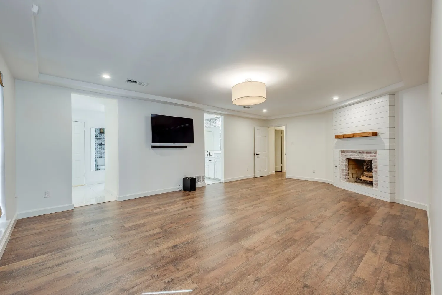 Single Family Residence For Sale in Tarrant County , 501 N Havenwood Lane, Fort Worth, Texas 76112, 5 Bedrooms, 4 Bathrooms, 3 Garage spaces, 4,418 Sqft, built in 1972, Preowned, Price $765,000, mls#21174641, Real Estate Agent in Fort Worth, Homes For Sale in Tarrant county, Homes For Sale in Fort Worth, Realtor in Fort Worth Texas, Real Estate Brokerage Independent Realty Texas, Luminita Cordes Realtor