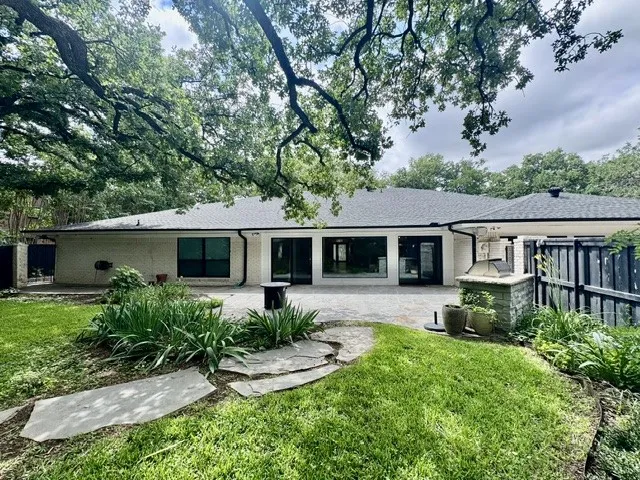 Single Family Residence For Sale in Tarrant County , 501 N Havenwood Lane, Fort Worth, Texas 76112, 5 Bedrooms, 4 Bathrooms, 3 Garage spaces, 4,418 Sqft, built in 1972, Preowned, Price $765,000, mls#21174641, Real Estate Agent in Fort Worth, Homes For Sale in Tarrant county, Homes For Sale in Fort Worth, Realtor in Fort Worth Texas, Real Estate Brokerage Independent Realty Texas, Luminita Cordes Realtor