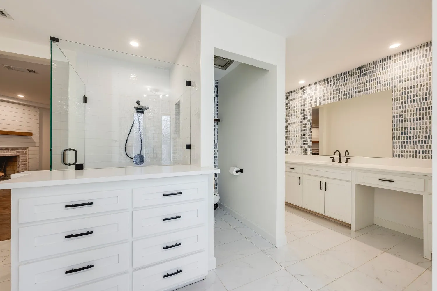 Single Family Residence For Sale in Tarrant County , 501 N Havenwood Lane, Fort Worth, Texas 76112, 5 Bedrooms, 4 Bathrooms, 3 Garage spaces, 4,418 Sqft, built in 1972, Preowned, Price $765,000, mls#21174641, Real Estate Agent in Fort Worth, Homes For Sale in Tarrant county, Homes For Sale in Fort Worth, Realtor in Fort Worth Texas, Real Estate Brokerage Independent Realty Texas, Luminita Cordes Realtor