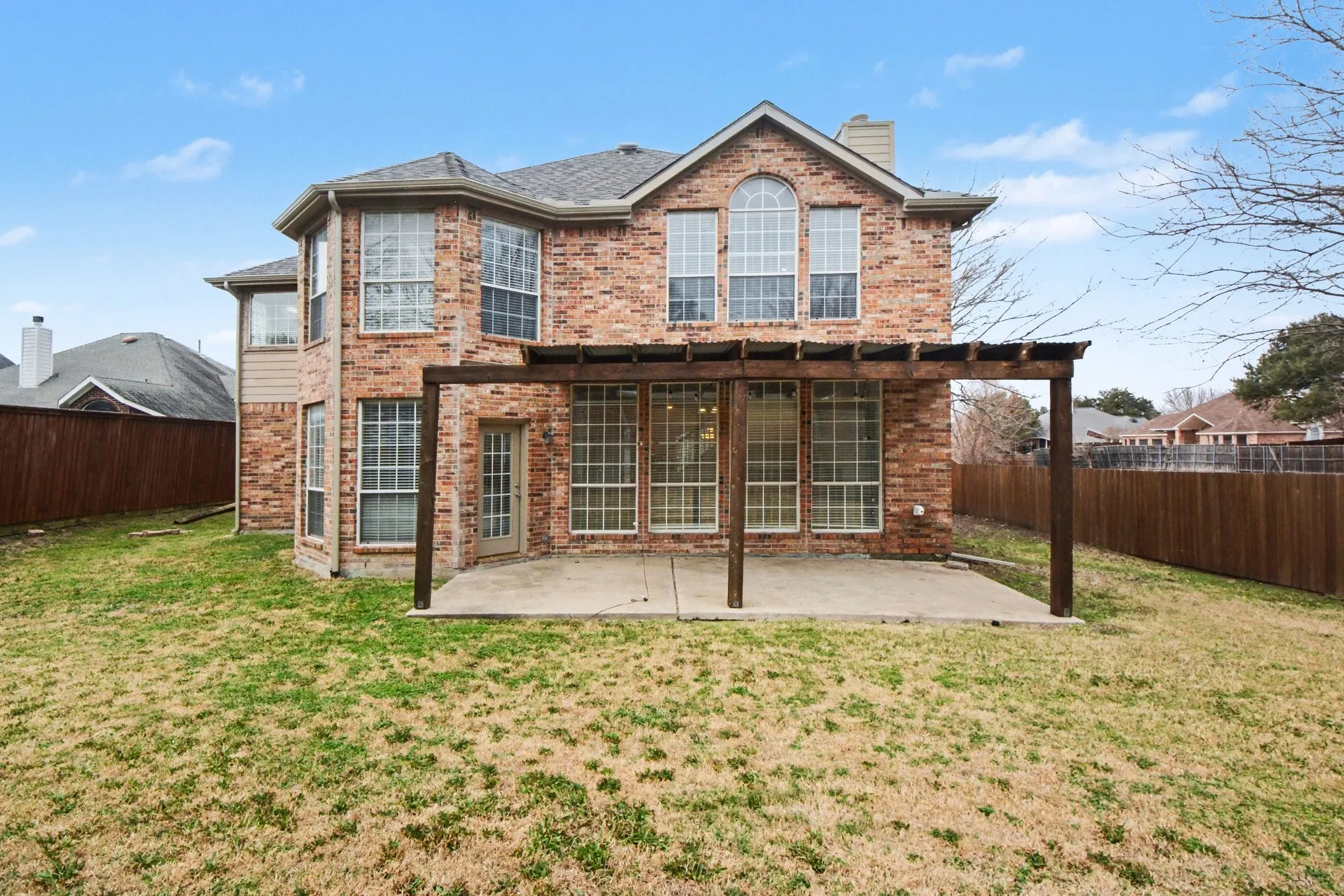 Single Family Residence For Sale in Dallas County , 7414 Larchwood Circle, Rowlett, Texas 75089, 5 Bedroom, 4 Bathroom, 2 Garage spaces, 3,335 Sqft, built in 2000, Preowned, mls#21177018, Real Estate Agent in Rowlett, Homes For Sale in Dallas county, Homes For Sale in Rowlett, Realtor in Rowlett Texas, Real Estate Brokerage Independent Realty Texas, Luminita Cordes Realtor