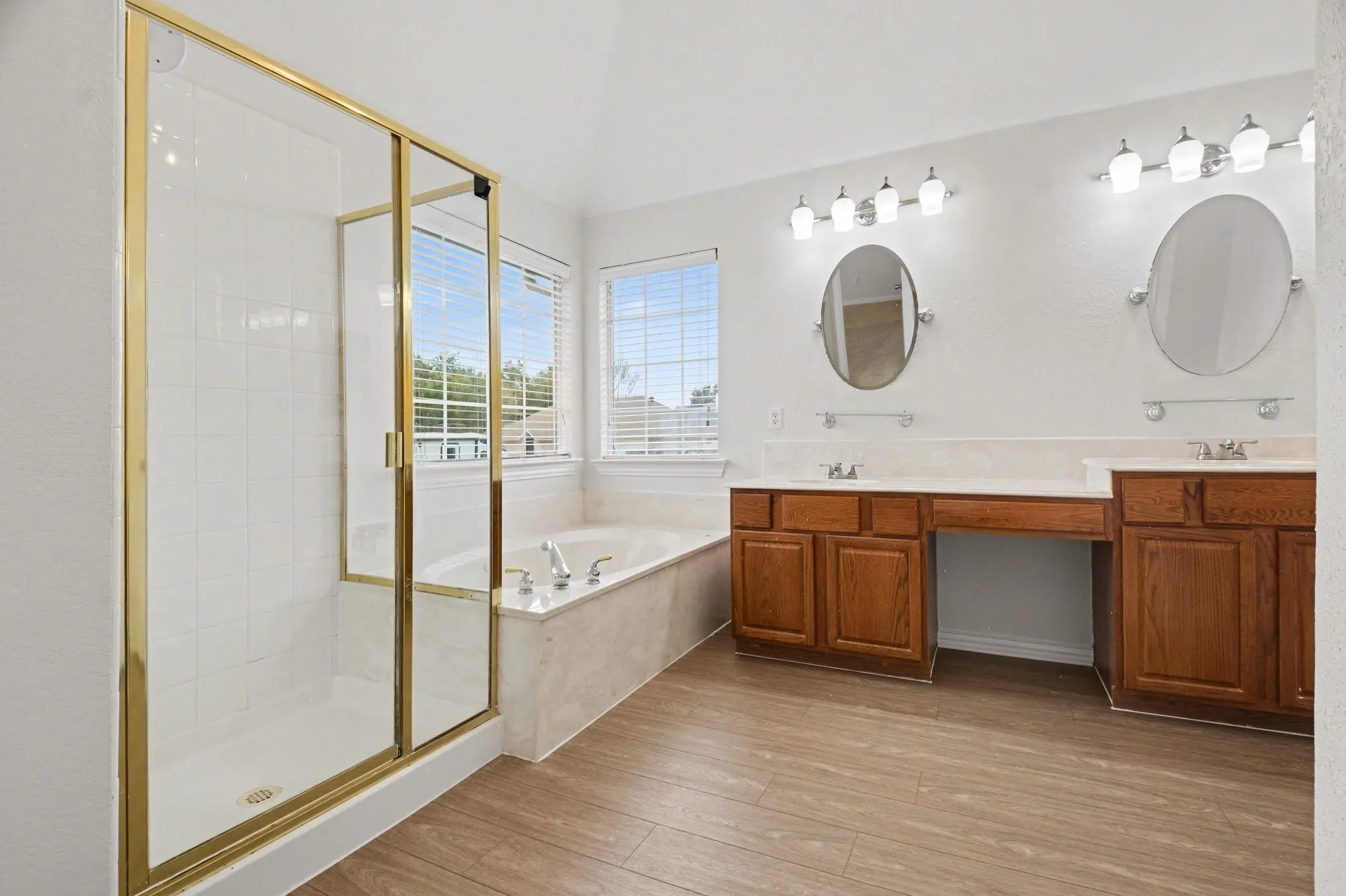 Single Family Residence For Sale in Dallas County , 7414 Larchwood Circle, Rowlett, Texas 75089, 5 Bedroom, 4 Bathroom, 2 Garage spaces, 3,335 Sqft, built in 2000, Preowned, mls#21177018, Real Estate Agent in Rowlett, Homes For Sale in Dallas county, Homes For Sale in Rowlett, Realtor in Rowlett Texas, Real Estate Brokerage Independent Realty Texas, Luminita Cordes Realtor