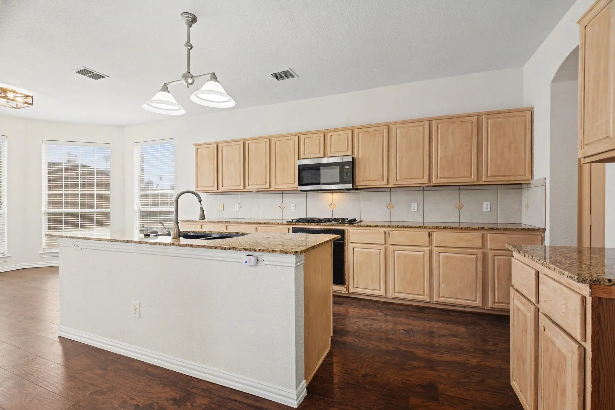 Single Family Residence For Sale in Dallas County , 7414 Larchwood Circle, Rowlett, Texas 75089, 5 Bedroom, 4 Bathroom, 2 Garage spaces, 3,335 Sqft, built in 2000, Preowned, mls#21177018, Real Estate Agent in Rowlett, Homes For Sale in Dallas county, Homes For Sale in Rowlett, Realtor in Rowlett Texas, Real Estate Brokerage Independent Realty Texas, Luminita Cordes Realtor