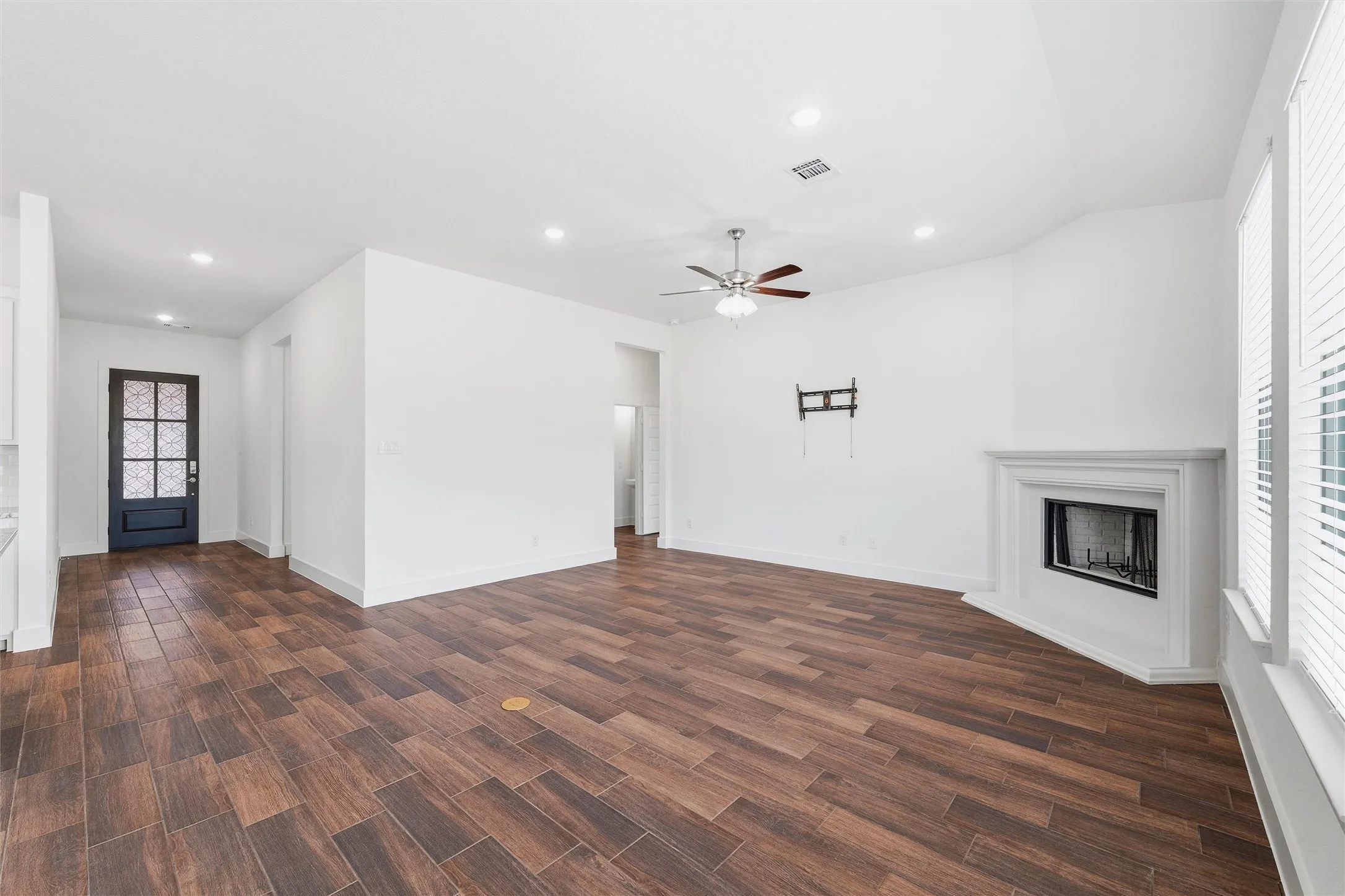 Single Family Residence For Sale in Wise County , 219 County Road 4690, Boyd, Texas 76023, 4 Bedroom, 3 Bathroom, 2 Garage spaces, 2,180 Sqft, built in 2024, Preowned, mls#21175759, Real Estate Agent in Boyd, Homes For Sale in Wise county, Homes For Sale in Boyd, Realtor in Boyd Texas, Real Estate Brokerage Independent Realty Texas, Luminita Cordes Realtor