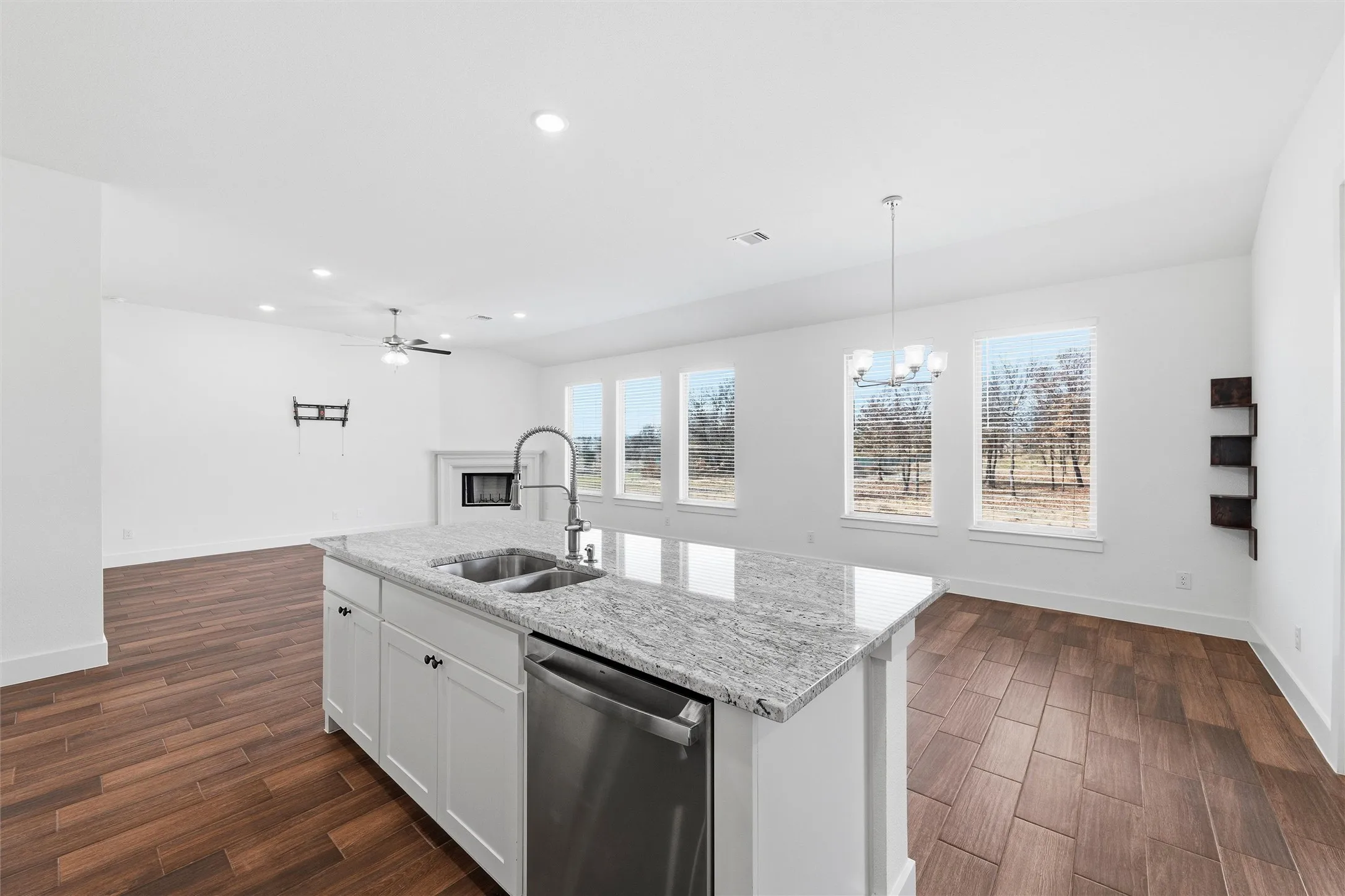 Single Family Residence For Sale in Wise County , 219 County Road 4690, Boyd, Texas 76023, 4 Bedroom, 3 Bathroom, 2 Garage spaces, 2,180 Sqft, built in 2024, Preowned, mls#21175759, Real Estate Agent in Boyd, Homes For Sale in Wise county, Homes For Sale in Boyd, Realtor in Boyd Texas, Real Estate Brokerage Independent Realty Texas, Luminita Cordes Realtor