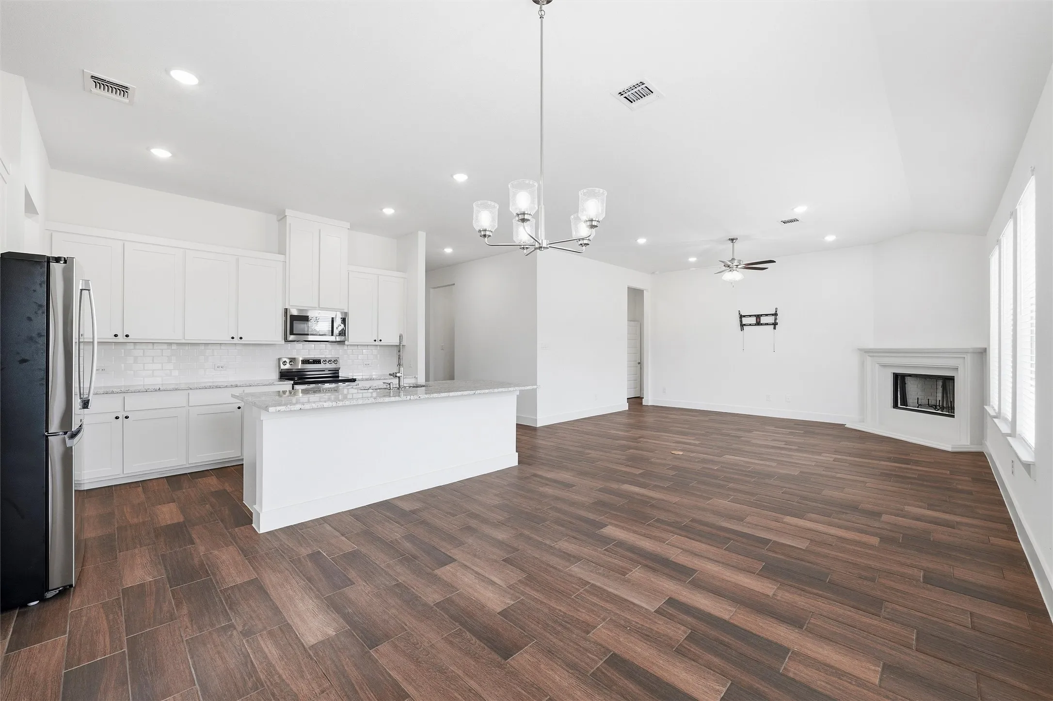 Single Family Residence For Sale in Wise County , 219 County Road 4690, Boyd, Texas 76023, 4 Bedroom, 3 Bathroom, 2 Garage spaces, 2,180 Sqft, built in 2024, Preowned, mls#21175759, Real Estate Agent in Boyd, Homes For Sale in Wise county, Homes For Sale in Boyd, Realtor in Boyd Texas, Real Estate Brokerage Independent Realty Texas, Luminita Cordes Realtor