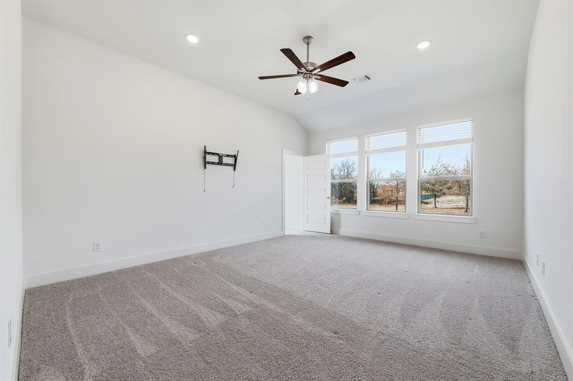 Single Family Residence For Sale in Wise County , 219 County Road 4690, Boyd, Texas 76023, 4 Bedroom, 3 Bathroom, 2 Garage spaces, 2,180 Sqft, built in 2024, Preowned, mls#21175759, Real Estate Agent in Boyd, Homes For Sale in Wise county, Homes For Sale in Boyd, Realtor in Boyd Texas, Real Estate Brokerage Independent Realty Texas, Luminita Cordes Realtor