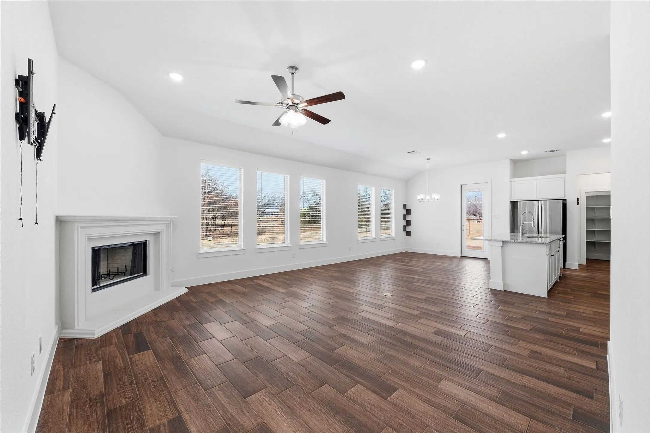 Single Family Residence For Sale in Wise County , 219 County Road 4690, Boyd, Texas 76023, 4 Bedroom, 3 Bathroom, 2 Garage spaces, 2,180 Sqft, built in 2024, Preowned, mls#21175759, Real Estate Agent in Boyd, Homes For Sale in Wise county, Homes For Sale in Boyd, Realtor in Boyd Texas, Real Estate Brokerage Independent Realty Texas, Luminita Cordes Realtor