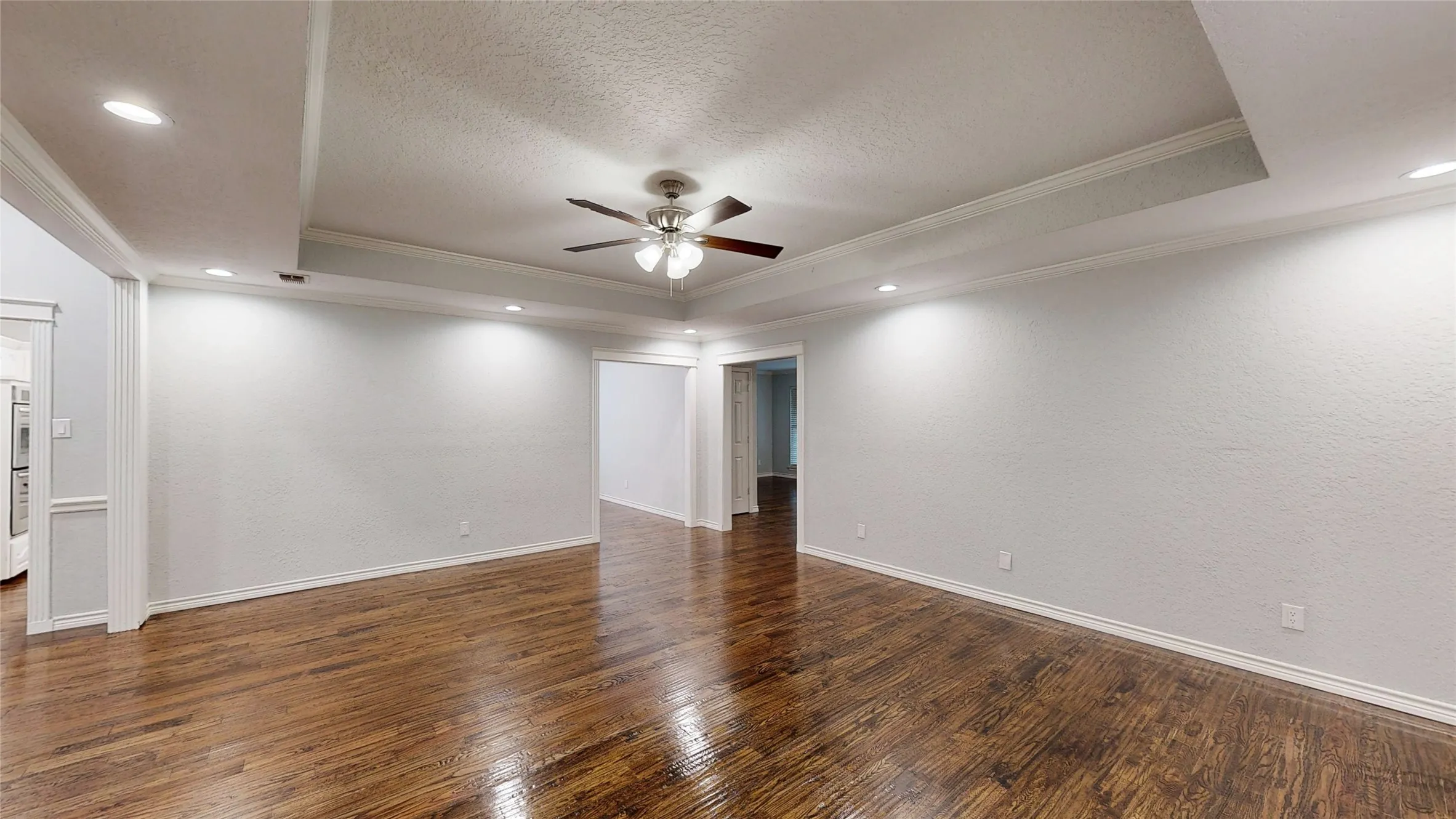 Single Family Residence For Rent in Tarrant County , 3713 Teal Lane, Bedford, Texas 76021, 4 Bedroom, 4 Bathroom, 2 Garage spaces, 2,666 Sqft, built in 1987, Preowned, mls#21177334, Real Estate Agent in Bedford, Homes For Rent in Tarrant county, Homes For Rent in Bedford, Realtor in Bedford Texas, Real Estate Brokerage Independent Realty Texas, Luminita Cordes Realtor