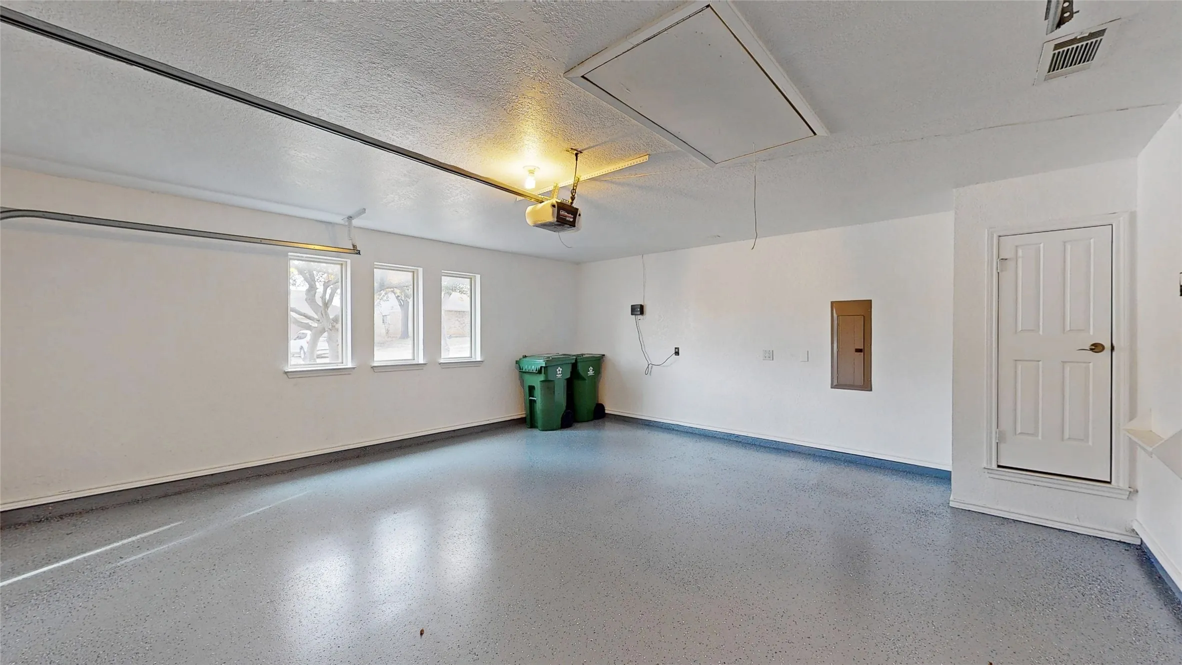Single Family Residence For Rent in Tarrant County , 3713 Teal Lane, Bedford, Texas 76021, 4 Bedroom, 4 Bathroom, 2 Garage spaces, 2,666 Sqft, built in 1987, Preowned, mls#21177334, Real Estate Agent in Bedford, Homes For Rent in Tarrant county, Homes For Rent in Bedford, Realtor in Bedford Texas, Real Estate Brokerage Independent Realty Texas, Luminita Cordes Realtor