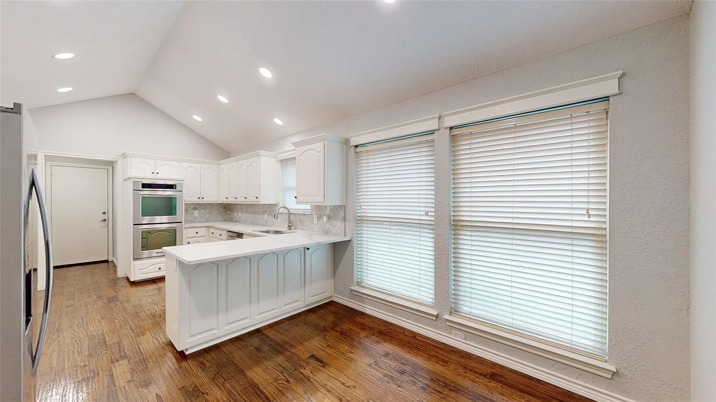 Single Family Residence For Rent in Tarrant County , 3713 Teal Lane, Bedford, Texas 76021, 4 Bedroom, 4 Bathroom, 2 Garage spaces, 2,666 Sqft, built in 1987, Preowned, mls#21177334, Real Estate Agent in Bedford, Homes For Rent in Tarrant county, Homes For Rent in Bedford, Realtor in Bedford Texas, Real Estate Brokerage Independent Realty Texas, Luminita Cordes Realtor