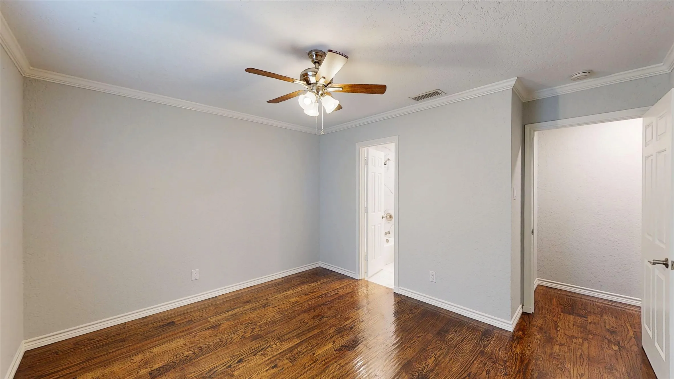 Single Family Residence For Rent in Tarrant County , 3713 Teal Lane, Bedford, Texas 76021, 4 Bedroom, 4 Bathroom, 2 Garage spaces, 2,666 Sqft, built in 1987, Preowned, mls#21177334, Real Estate Agent in Bedford, Homes For Rent in Tarrant county, Homes For Rent in Bedford, Realtor in Bedford Texas, Real Estate Brokerage Independent Realty Texas, Luminita Cordes Realtor