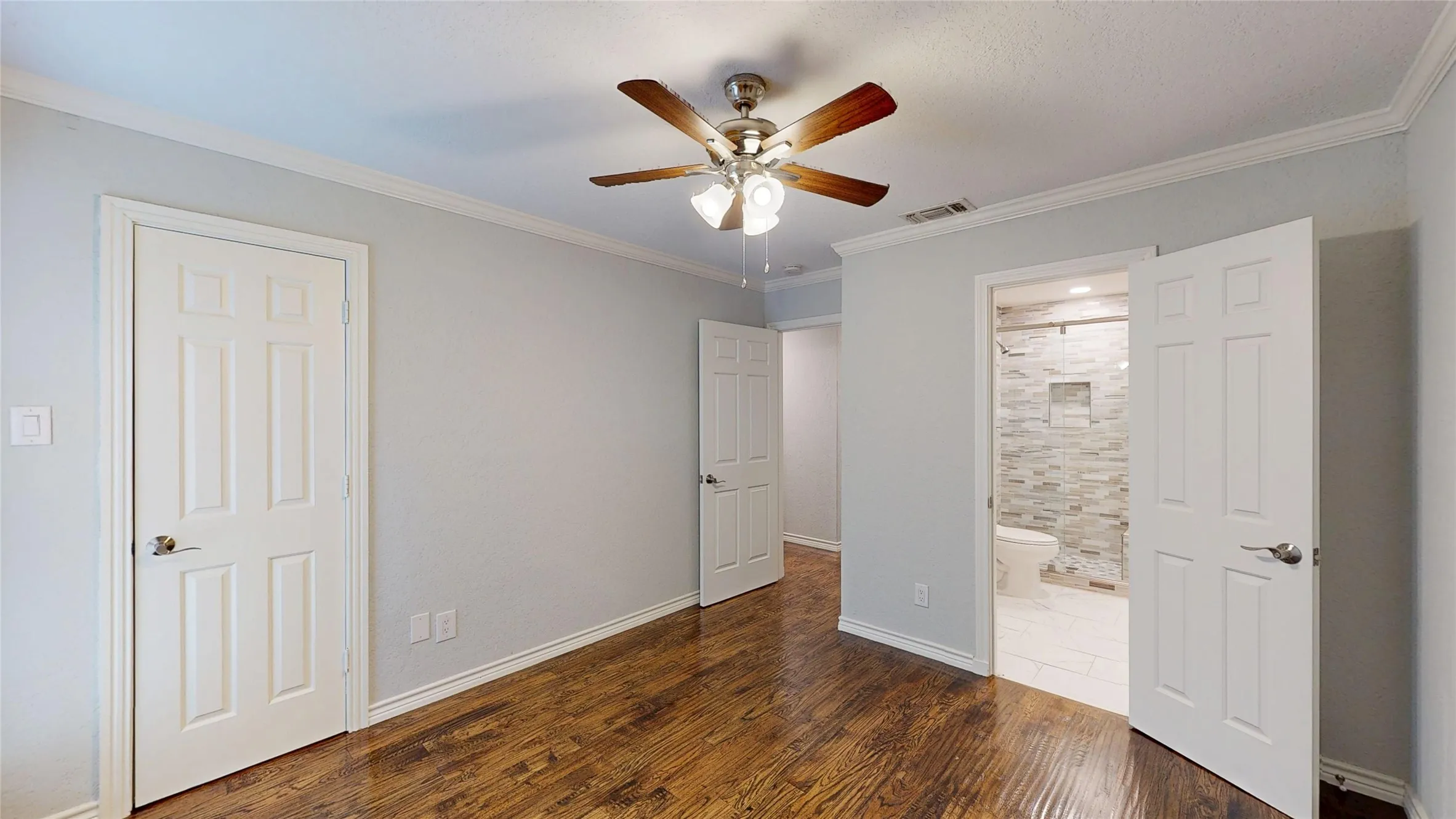 Single Family Residence For Rent in Tarrant County , 3713 Teal Lane, Bedford, Texas 76021, 4 Bedroom, 4 Bathroom, 2 Garage spaces, 2,666 Sqft, built in 1987, Preowned, mls#21177334, Real Estate Agent in Bedford, Homes For Rent in Tarrant county, Homes For Rent in Bedford, Realtor in Bedford Texas, Real Estate Brokerage Independent Realty Texas, Luminita Cordes Realtor