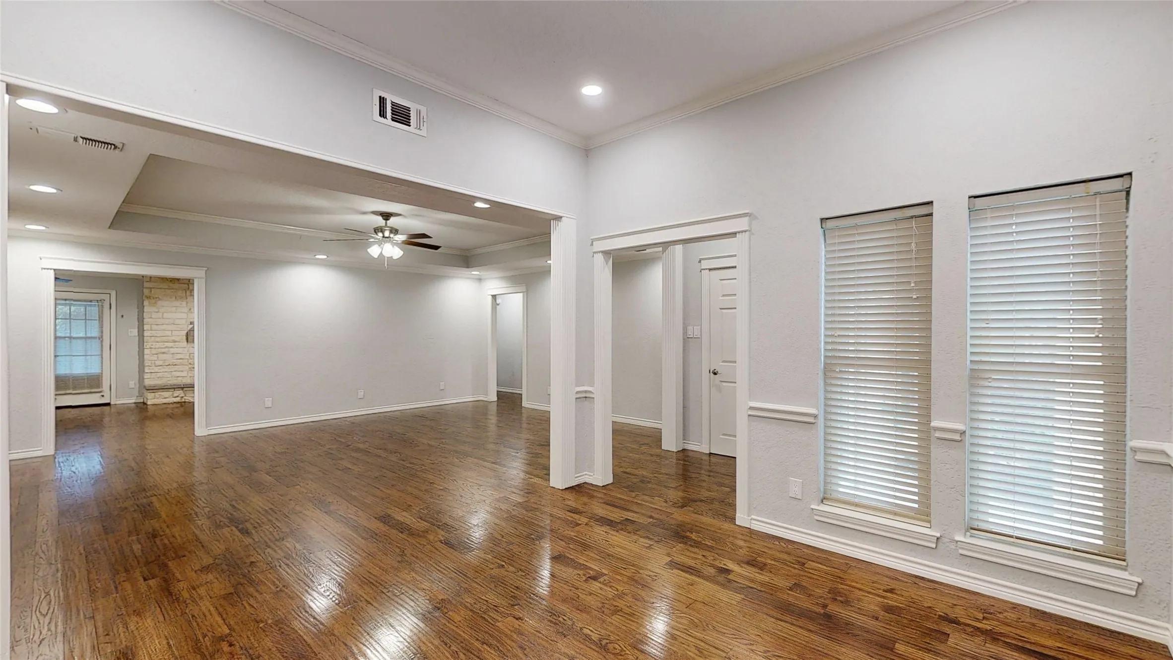 Single Family Residence For Rent in Tarrant County , 3713 Teal Lane, Bedford, Texas 76021, 4 Bedroom, 4 Bathroom, 2 Garage spaces, 2,666 Sqft, built in 1987, Preowned, mls#21177334, Real Estate Agent in Bedford, Homes For Rent in Tarrant county, Homes For Rent in Bedford, Realtor in Bedford Texas, Real Estate Brokerage Independent Realty Texas, Luminita Cordes Realtor