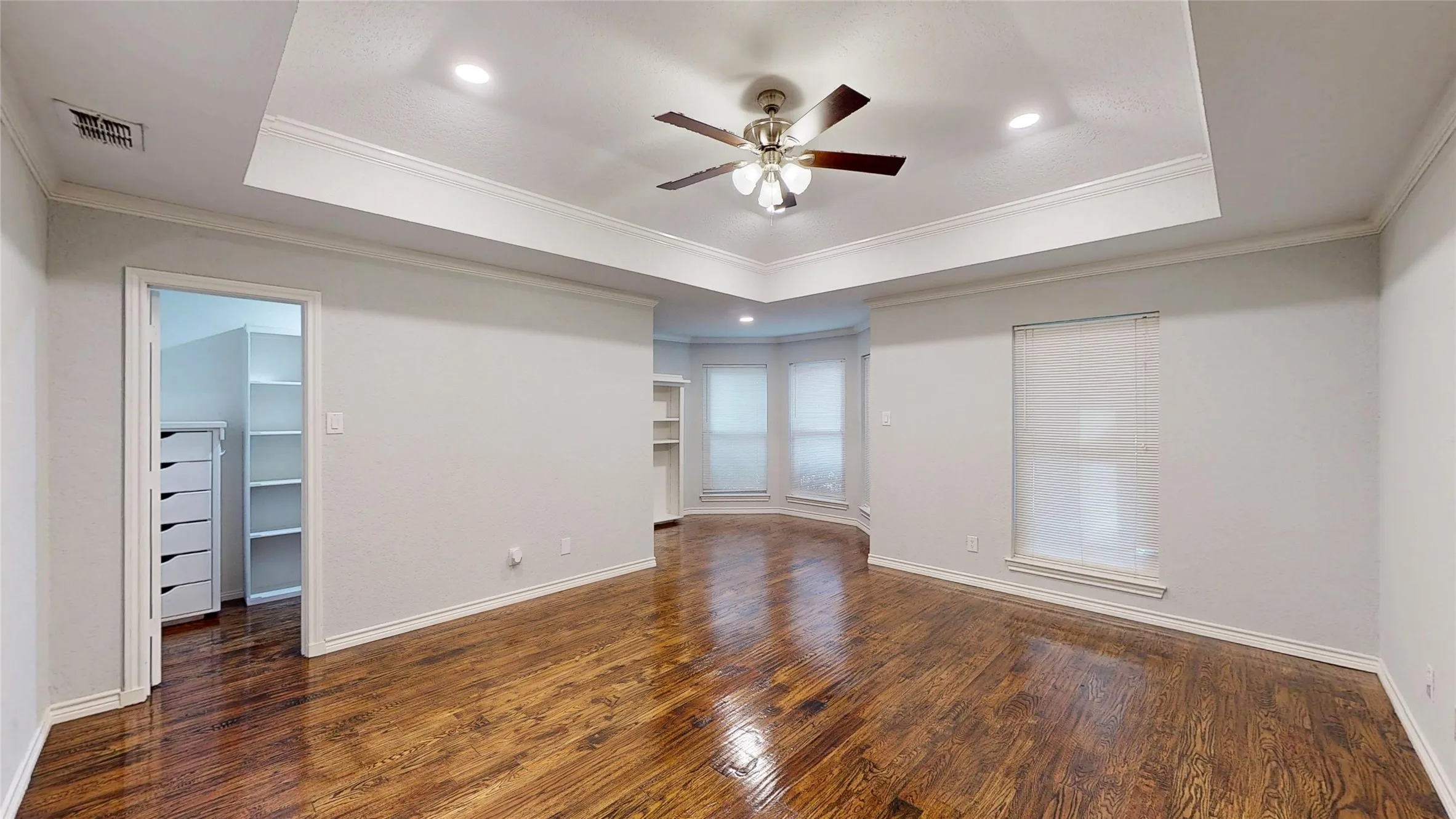 Single Family Residence For Rent in Tarrant County , 3713 Teal Lane, Bedford, Texas 76021, 4 Bedroom, 4 Bathroom, 2 Garage spaces, 2,666 Sqft, built in 1987, Preowned, mls#21177334, Real Estate Agent in Bedford, Homes For Rent in Tarrant county, Homes For Rent in Bedford, Realtor in Bedford Texas, Real Estate Brokerage Independent Realty Texas, Luminita Cordes Realtor