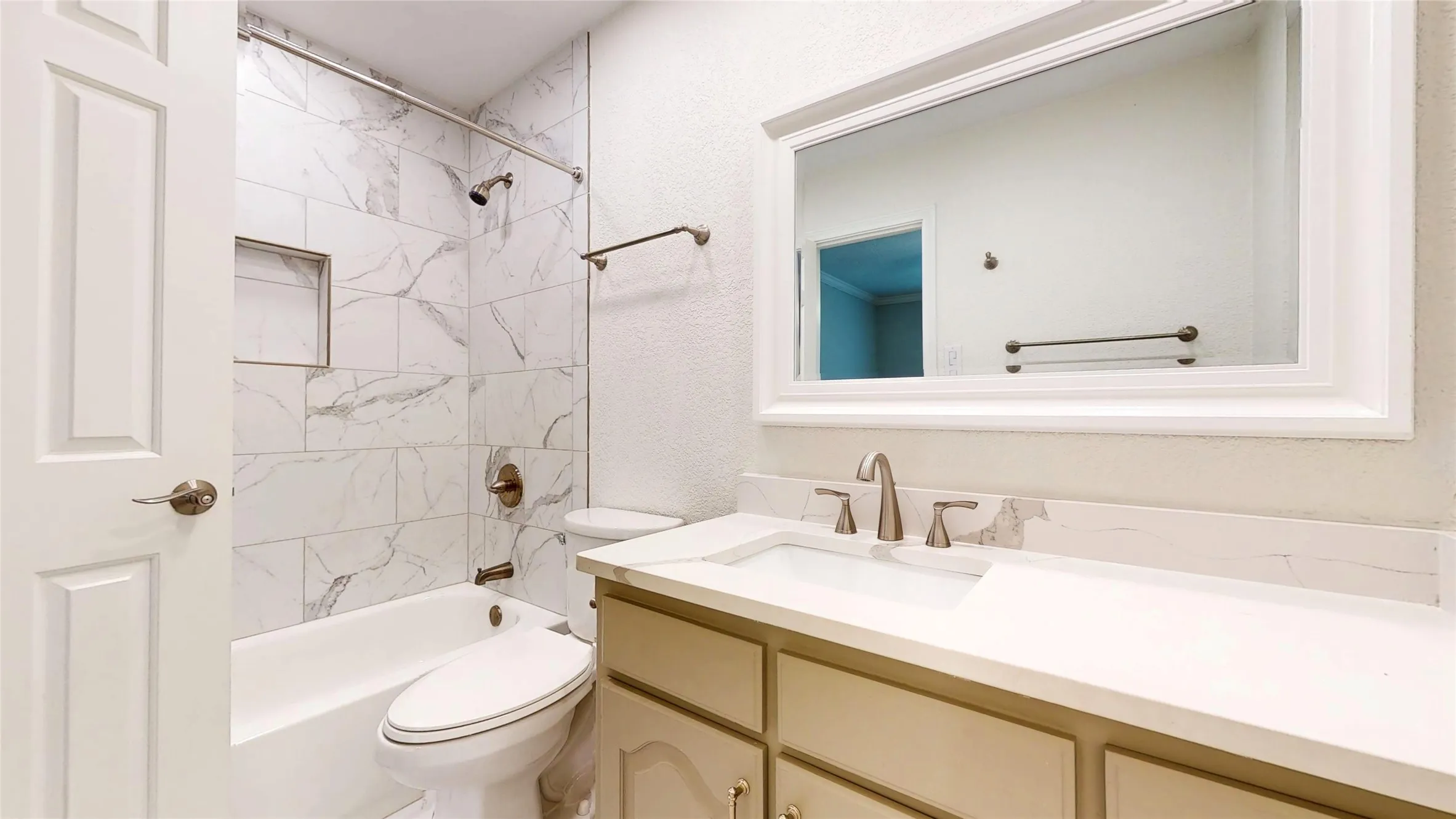 Single Family Residence For Rent in Tarrant County , 3713 Teal Lane, Bedford, Texas 76021, 4 Bedroom, 4 Bathroom, 2 Garage spaces, 2,666 Sqft, built in 1987, Preowned, mls#21177334, Real Estate Agent in Bedford, Homes For Rent in Tarrant county, Homes For Rent in Bedford, Realtor in Bedford Texas, Real Estate Brokerage Independent Realty Texas, Luminita Cordes Realtor