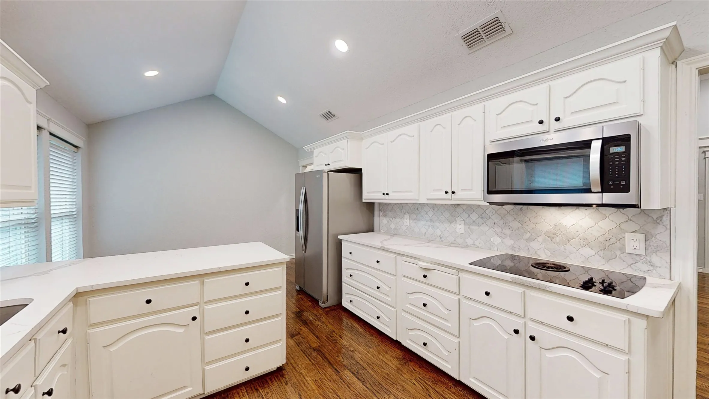 Single Family Residence For Rent in Tarrant County , 3713 Teal Lane, Bedford, Texas 76021, 4 Bedroom, 4 Bathroom, 2 Garage spaces, 2,666 Sqft, built in 1987, Preowned, mls#21177334, Real Estate Agent in Bedford, Homes For Rent in Tarrant county, Homes For Rent in Bedford, Realtor in Bedford Texas, Real Estate Brokerage Independent Realty Texas, Luminita Cordes Realtor