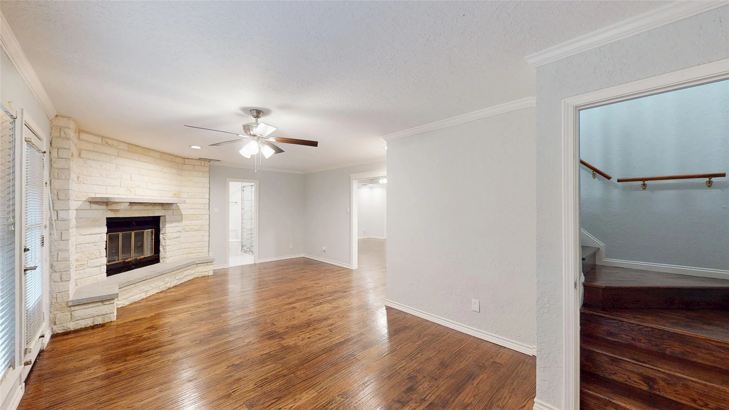 Single Family Residence For Rent in Tarrant County , 3713 Teal Lane, Bedford, Texas 76021, 4 Bedroom, 4 Bathroom, 2 Garage spaces, 2,666 Sqft, built in 1987, Preowned, mls#21177334, Real Estate Agent in Bedford, Homes For Rent in Tarrant county, Homes For Rent in Bedford, Realtor in Bedford Texas, Real Estate Brokerage Independent Realty Texas, Luminita Cordes Realtor