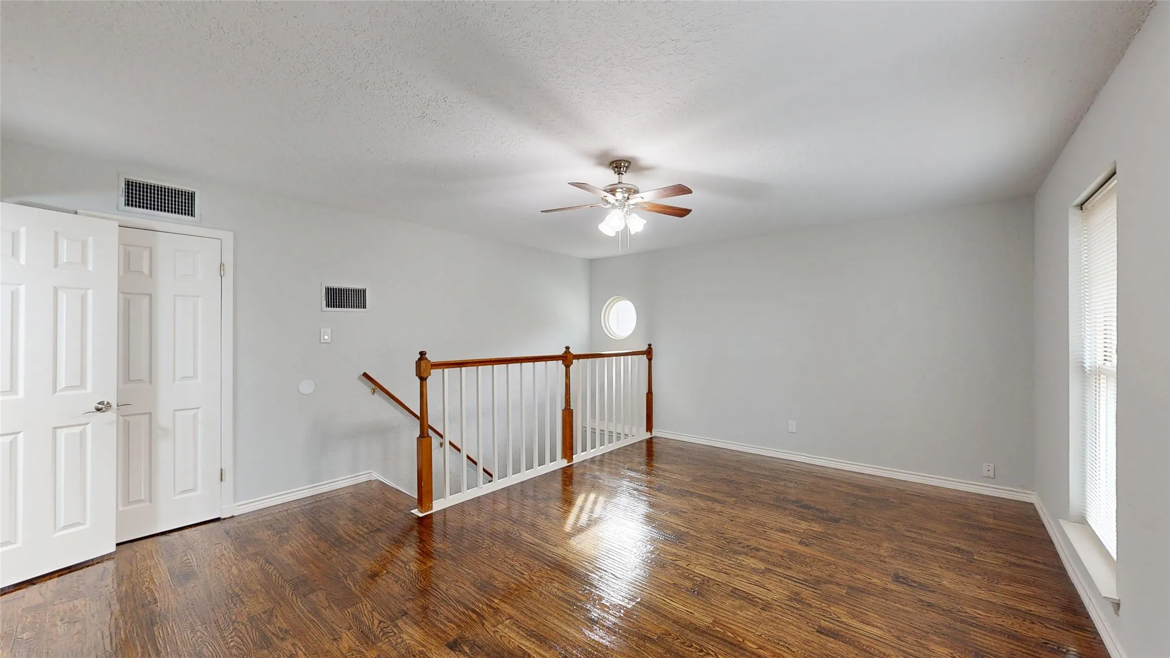 Single Family Residence For Rent in Tarrant County , 3713 Teal Lane, Bedford, Texas 76021, 4 Bedroom, 4 Bathroom, 2 Garage spaces, 2,666 Sqft, built in 1987, Preowned, mls#21177334, Real Estate Agent in Bedford, Homes For Rent in Tarrant county, Homes For Rent in Bedford, Realtor in Bedford Texas, Real Estate Brokerage Independent Realty Texas, Luminita Cordes Realtor