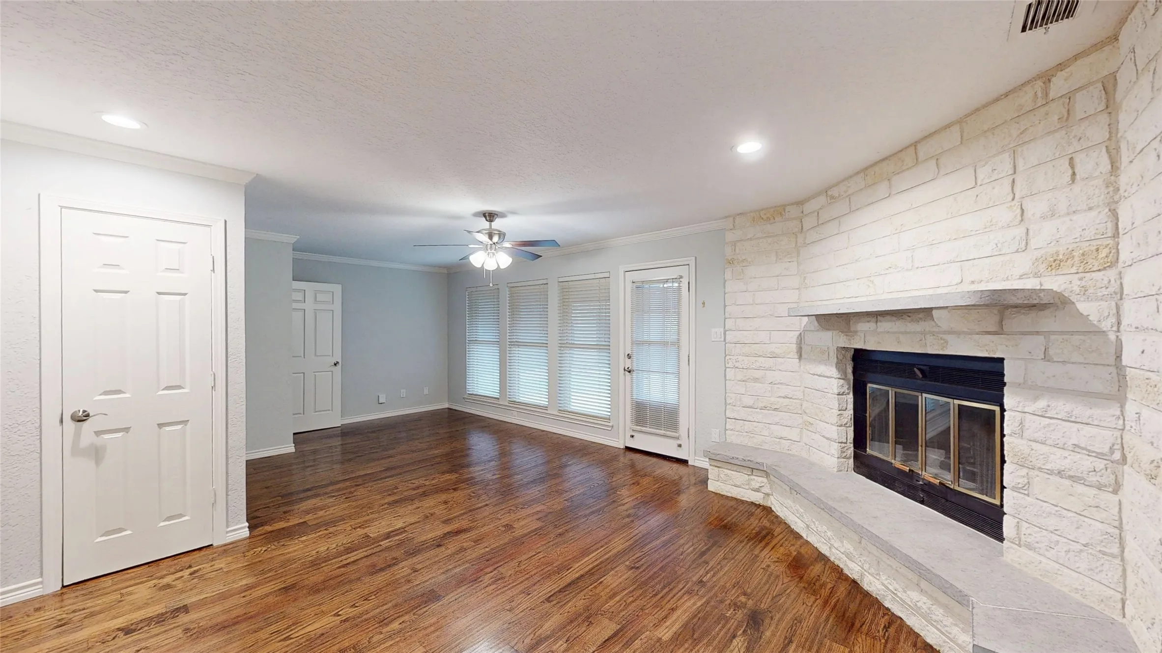 Single Family Residence For Rent in Tarrant County , 3713 Teal Lane, Bedford, Texas 76021, 4 Bedroom, 4 Bathroom, 2 Garage spaces, 2,666 Sqft, built in 1987, Preowned, mls#21177334, Real Estate Agent in Bedford, Homes For Rent in Tarrant county, Homes For Rent in Bedford, Realtor in Bedford Texas, Real Estate Brokerage Independent Realty Texas, Luminita Cordes Realtor