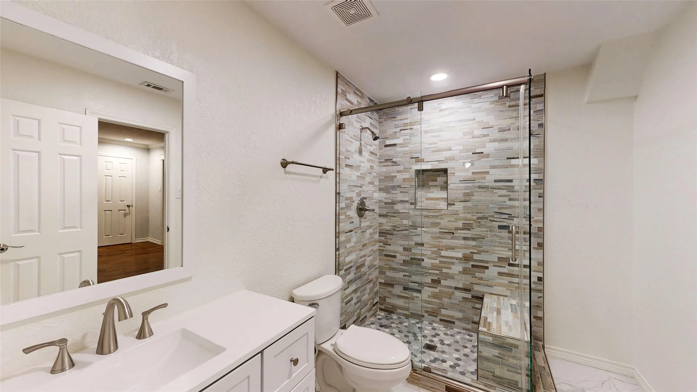 Single Family Residence For Rent in Tarrant County , 3713 Teal Lane, Bedford, Texas 76021, 4 Bedroom, 4 Bathroom, 2 Garage spaces, 2,666 Sqft, built in 1987, Preowned, mls#21177334, Real Estate Agent in Bedford, Homes For Rent in Tarrant county, Homes For Rent in Bedford, Realtor in Bedford Texas, Real Estate Brokerage Independent Realty Texas, Luminita Cordes Realtor