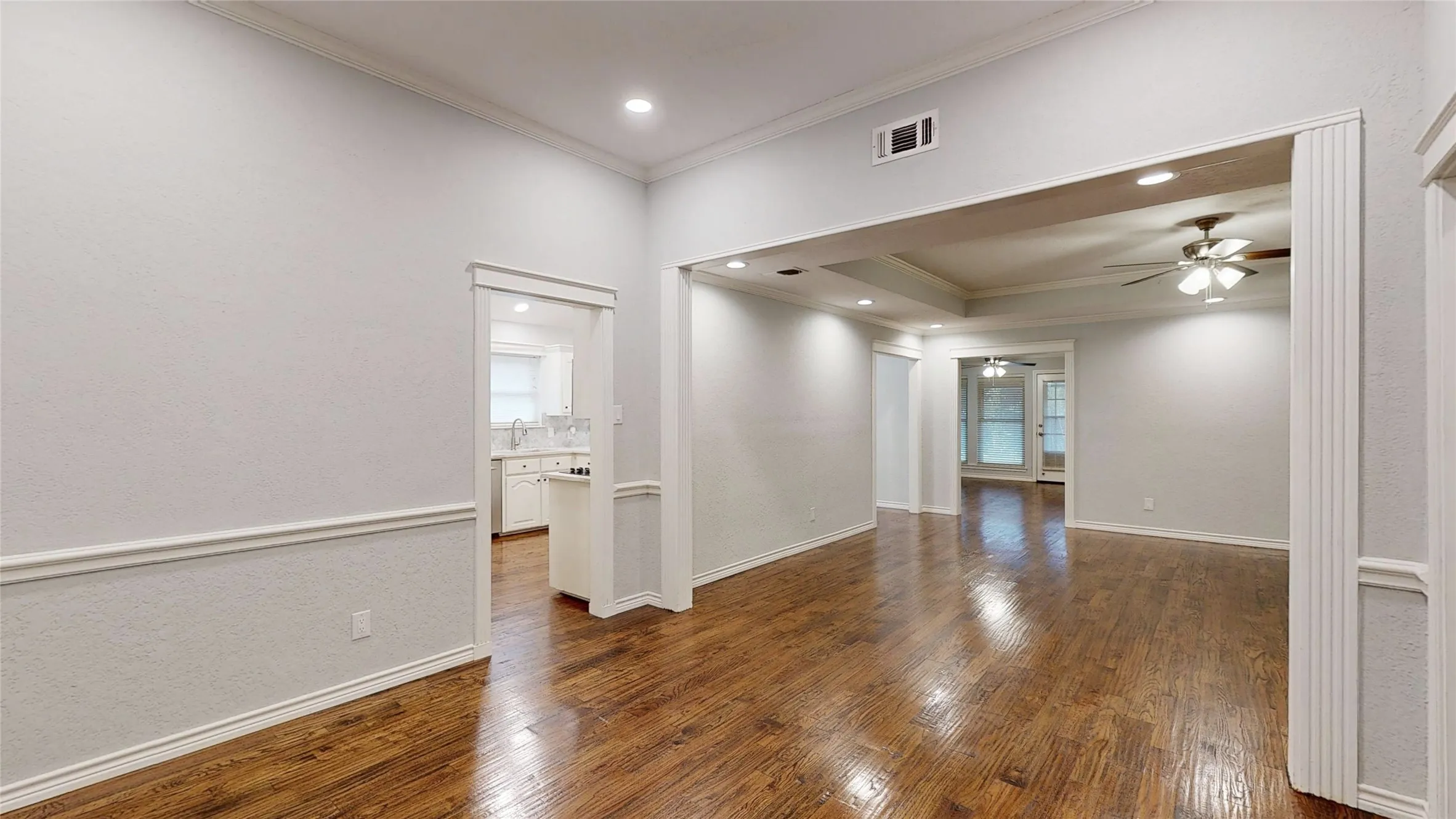 Single Family Residence For Rent in Tarrant County , 3713 Teal Lane, Bedford, Texas 76021, 4 Bedroom, 4 Bathroom, 2 Garage spaces, 2,666 Sqft, built in 1987, Preowned, mls#21177334, Real Estate Agent in Bedford, Homes For Rent in Tarrant county, Homes For Rent in Bedford, Realtor in Bedford Texas, Real Estate Brokerage Independent Realty Texas, Luminita Cordes Realtor