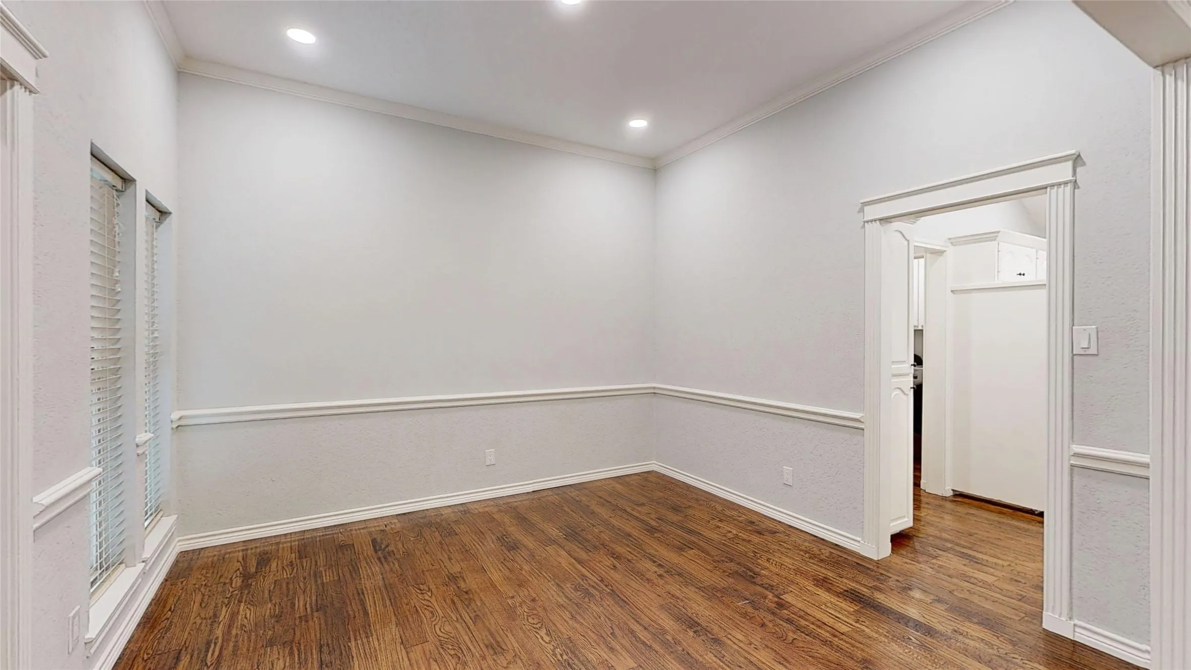 Single Family Residence For Rent in Tarrant County , 3713 Teal Lane, Bedford, Texas 76021, 4 Bedroom, 4 Bathroom, 2 Garage spaces, 2,666 Sqft, built in 1987, Preowned, mls#21177334, Real Estate Agent in Bedford, Homes For Rent in Tarrant county, Homes For Rent in Bedford, Realtor in Bedford Texas, Real Estate Brokerage Independent Realty Texas, Luminita Cordes Realtor