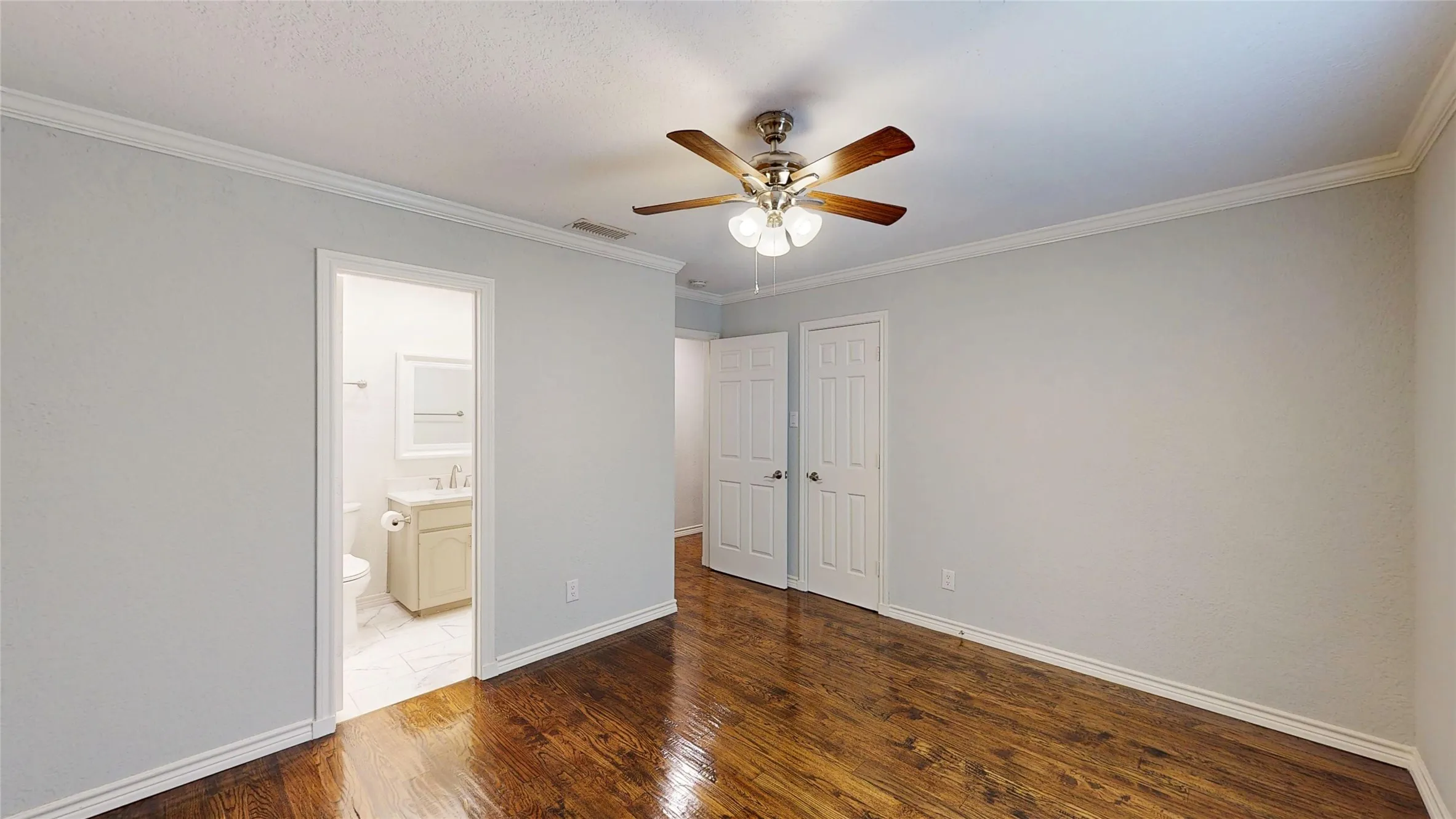 Single Family Residence For Rent in Tarrant County , 3713 Teal Lane, Bedford, Texas 76021, 4 Bedroom, 4 Bathroom, 2 Garage spaces, 2,666 Sqft, built in 1987, Preowned, mls#21177334, Real Estate Agent in Bedford, Homes For Rent in Tarrant county, Homes For Rent in Bedford, Realtor in Bedford Texas, Real Estate Brokerage Independent Realty Texas, Luminita Cordes Realtor