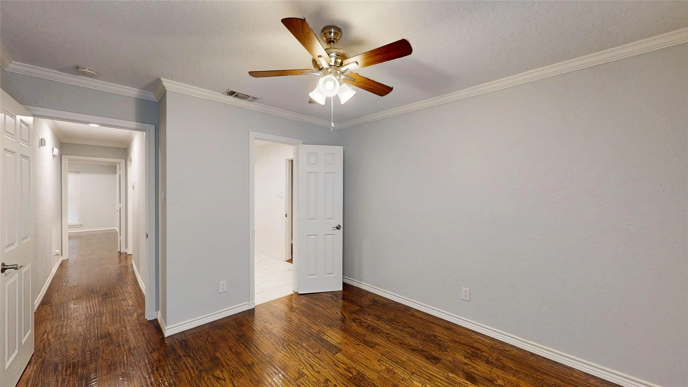 Single Family Residence For Rent in Tarrant County , 3713 Teal Lane, Bedford, Texas 76021, 4 Bedroom, 4 Bathroom, 2 Garage spaces, 2,666 Sqft, built in 1987, Preowned, mls#21177334, Real Estate Agent in Bedford, Homes For Rent in Tarrant county, Homes For Rent in Bedford, Realtor in Bedford Texas, Real Estate Brokerage Independent Realty Texas, Luminita Cordes Realtor