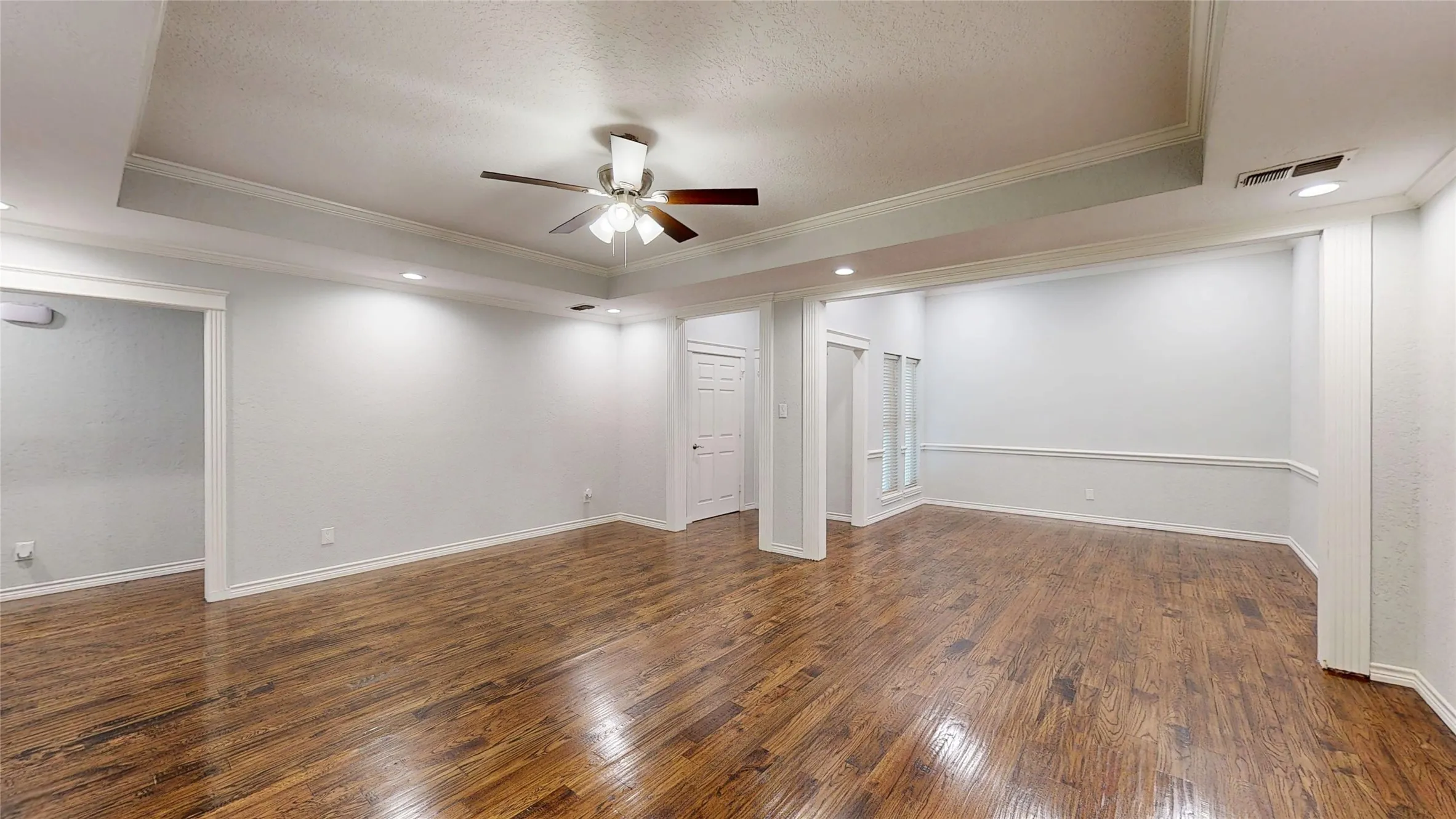 Single Family Residence For Rent in Tarrant County , 3713 Teal Lane, Bedford, Texas 76021, 4 Bedroom, 4 Bathroom, 2 Garage spaces, 2,666 Sqft, built in 1987, Preowned, mls#21177334, Real Estate Agent in Bedford, Homes For Rent in Tarrant county, Homes For Rent in Bedford, Realtor in Bedford Texas, Real Estate Brokerage Independent Realty Texas, Luminita Cordes Realtor