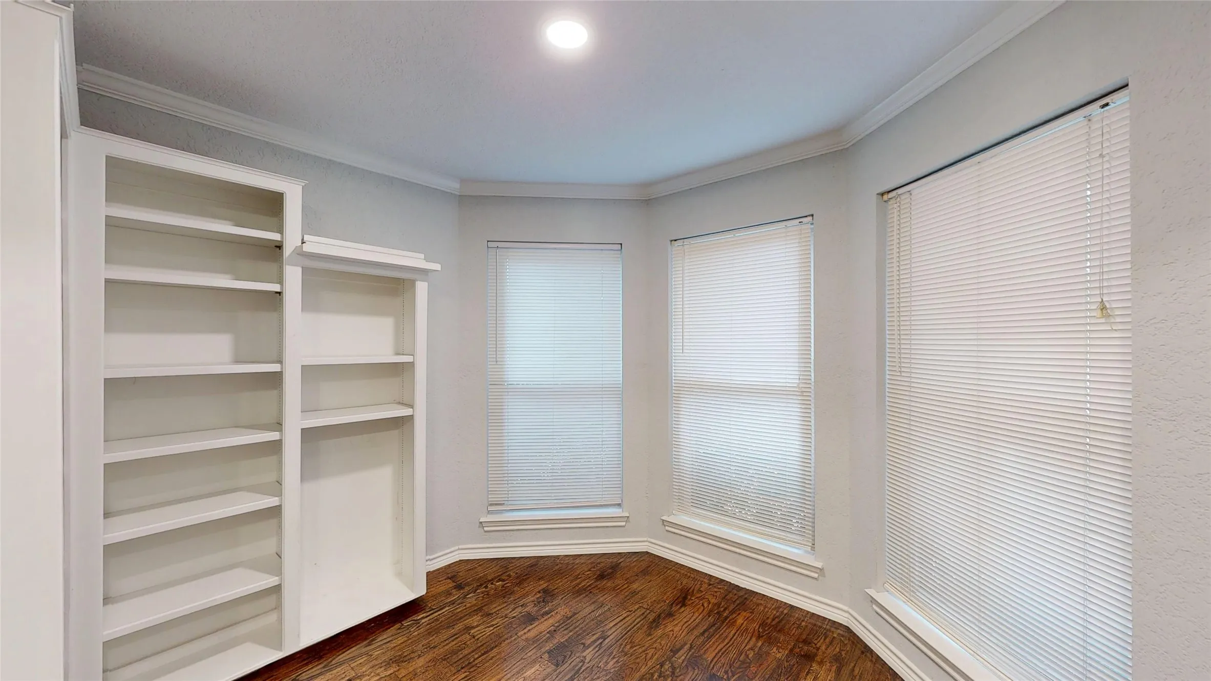 Single Family Residence For Rent in Tarrant County , 3713 Teal Lane, Bedford, Texas 76021, 4 Bedroom, 4 Bathroom, 2 Garage spaces, 2,666 Sqft, built in 1987, Preowned, mls#21177334, Real Estate Agent in Bedford, Homes For Rent in Tarrant county, Homes For Rent in Bedford, Realtor in Bedford Texas, Real Estate Brokerage Independent Realty Texas, Luminita Cordes Realtor