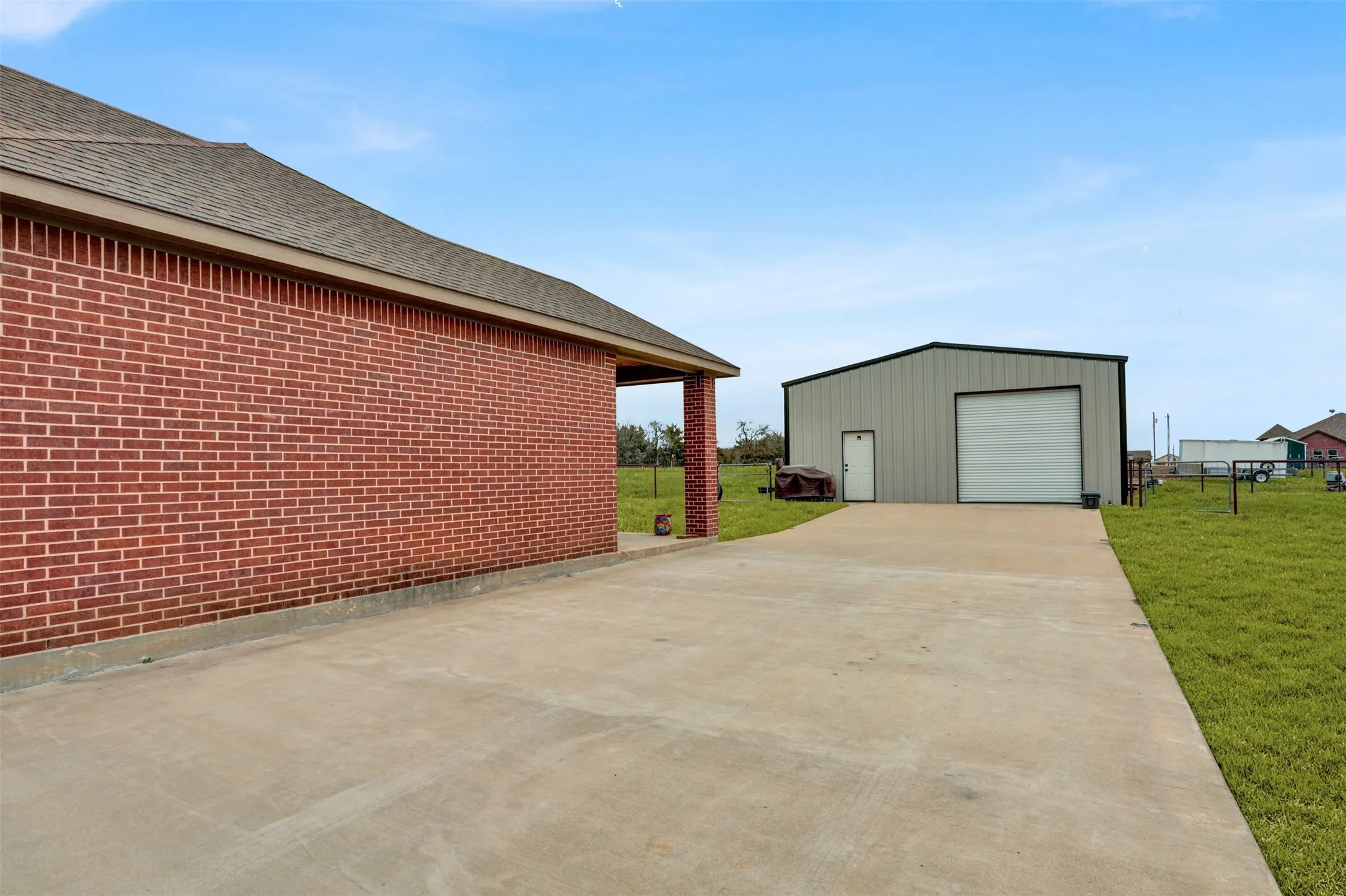 Single Family Residence For Sale in Fannin County , 231 Orduna Street, Trenton, Texas 75490, 5 Bedroom, 3 Bathroom, 2 Garage spaces, 1,981 Sqft, built in 2020, Preowned, mls#21176723, Real Estate Agent in Trenton, Homes For Sale in Fannin county, Homes For Sale in Trenton, Realtor in Trenton Texas, Real Estate Brokerage Independent Realty Texas, Luminita Cordes Realtor
