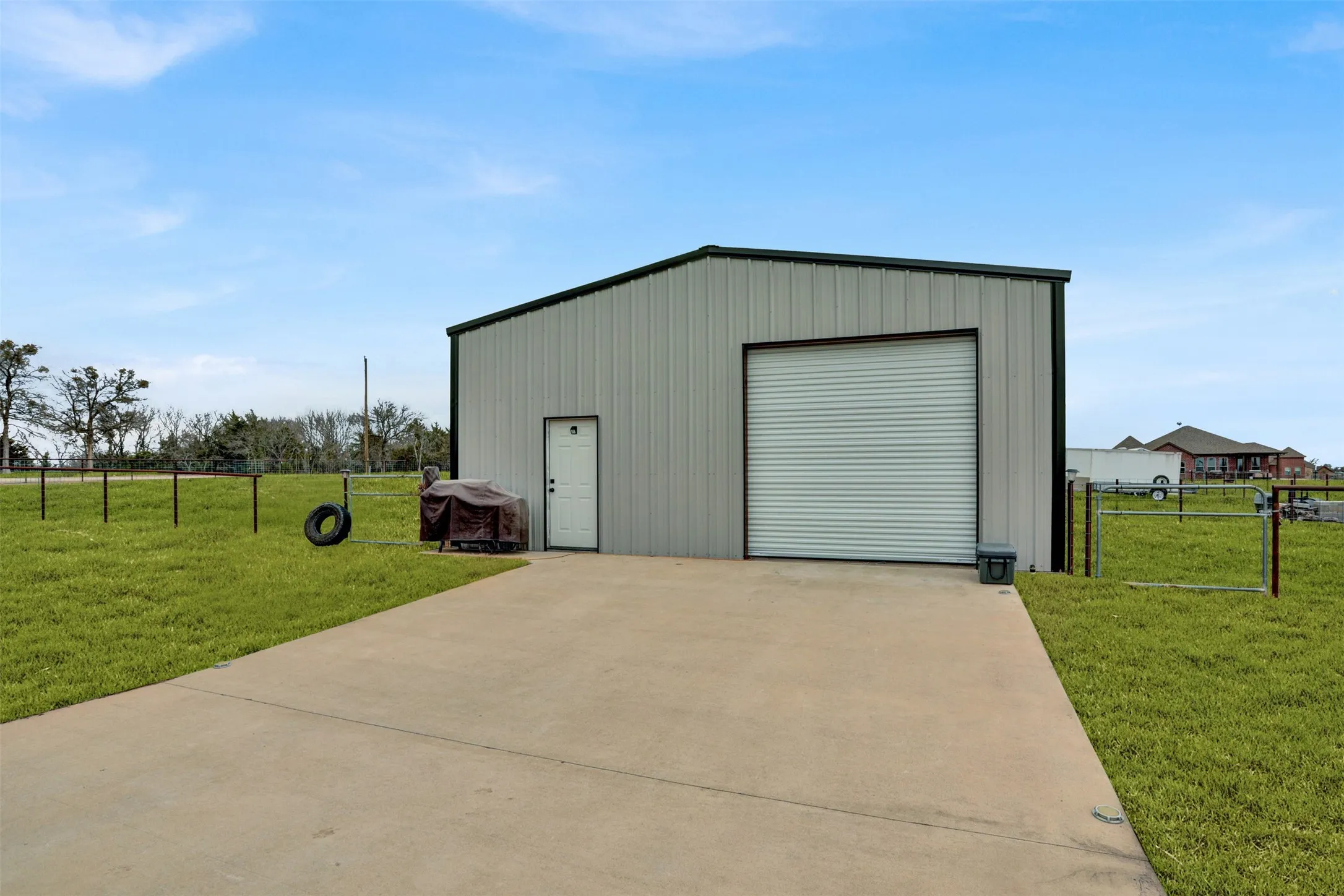 Single Family Residence For Sale in Fannin County , 231 Orduna Street, Trenton, Texas 75490, 5 Bedroom, 3 Bathroom, 2 Garage spaces, 1,981 Sqft, built in 2020, Preowned, mls#21176723, Real Estate Agent in Trenton, Homes For Sale in Fannin county, Homes For Sale in Trenton, Realtor in Trenton Texas, Real Estate Brokerage Independent Realty Texas, Luminita Cordes Realtor