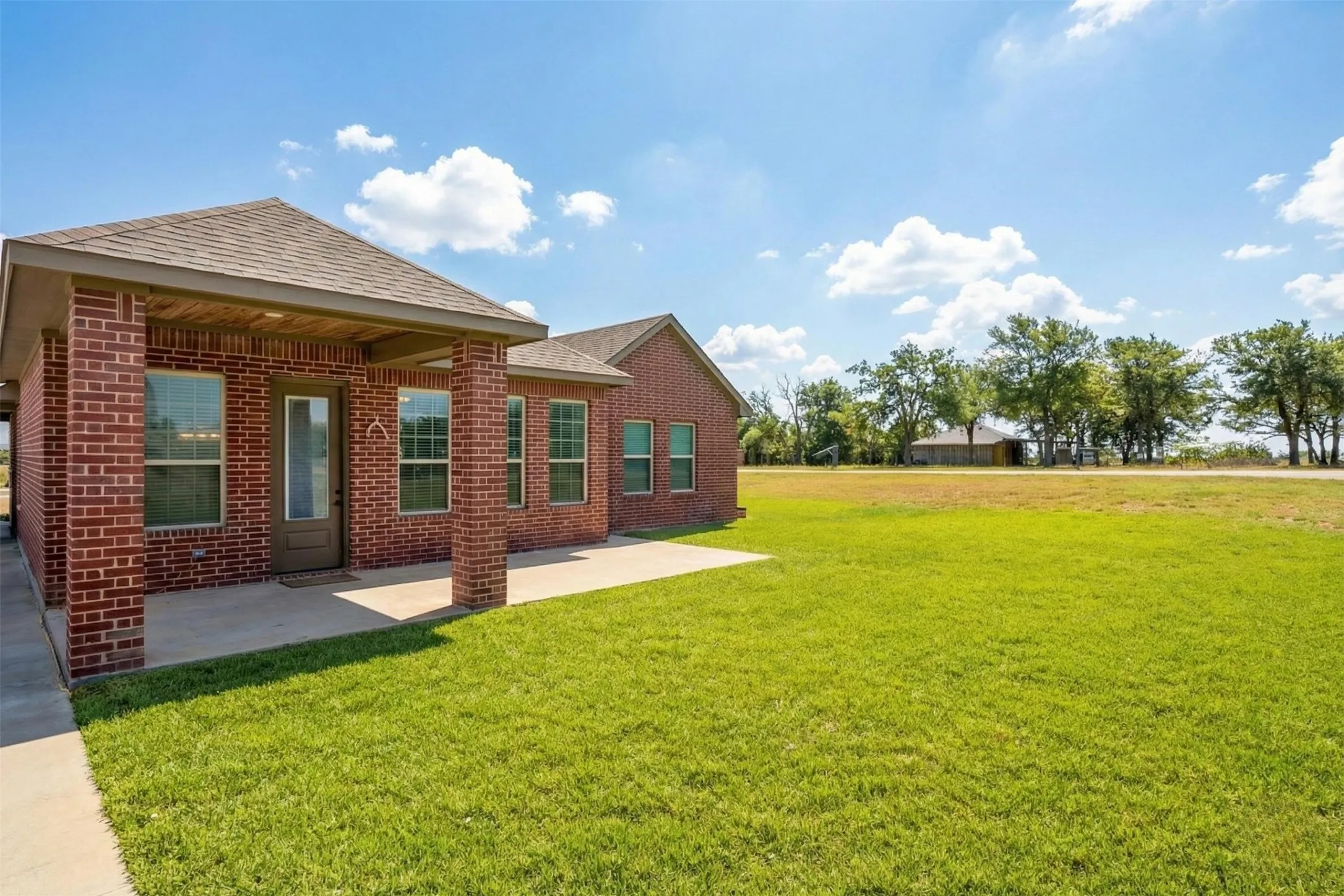Single Family Residence For Sale in Fannin County , 231 Orduna Street, Trenton, Texas 75490, 5 Bedroom, 3 Bathroom, 2 Garage spaces, 1,981 Sqft, built in 2020, Preowned, mls#21176723, Real Estate Agent in Trenton, Homes For Sale in Fannin county, Homes For Sale in Trenton, Realtor in Trenton Texas, Real Estate Brokerage Independent Realty Texas, Luminita Cordes Realtor