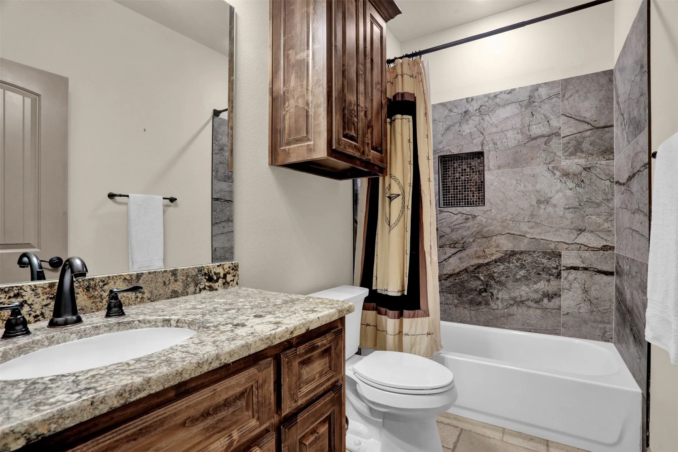 Single Family Residence For Sale in Fannin County , 231 Orduna Street, Trenton, Texas 75490, 5 Bedroom, 3 Bathroom, 2 Garage spaces, 1,981 Sqft, built in 2020, Preowned, mls#21176723, Real Estate Agent in Trenton, Homes For Sale in Fannin county, Homes For Sale in Trenton, Realtor in Trenton Texas, Real Estate Brokerage Independent Realty Texas, Luminita Cordes Realtor