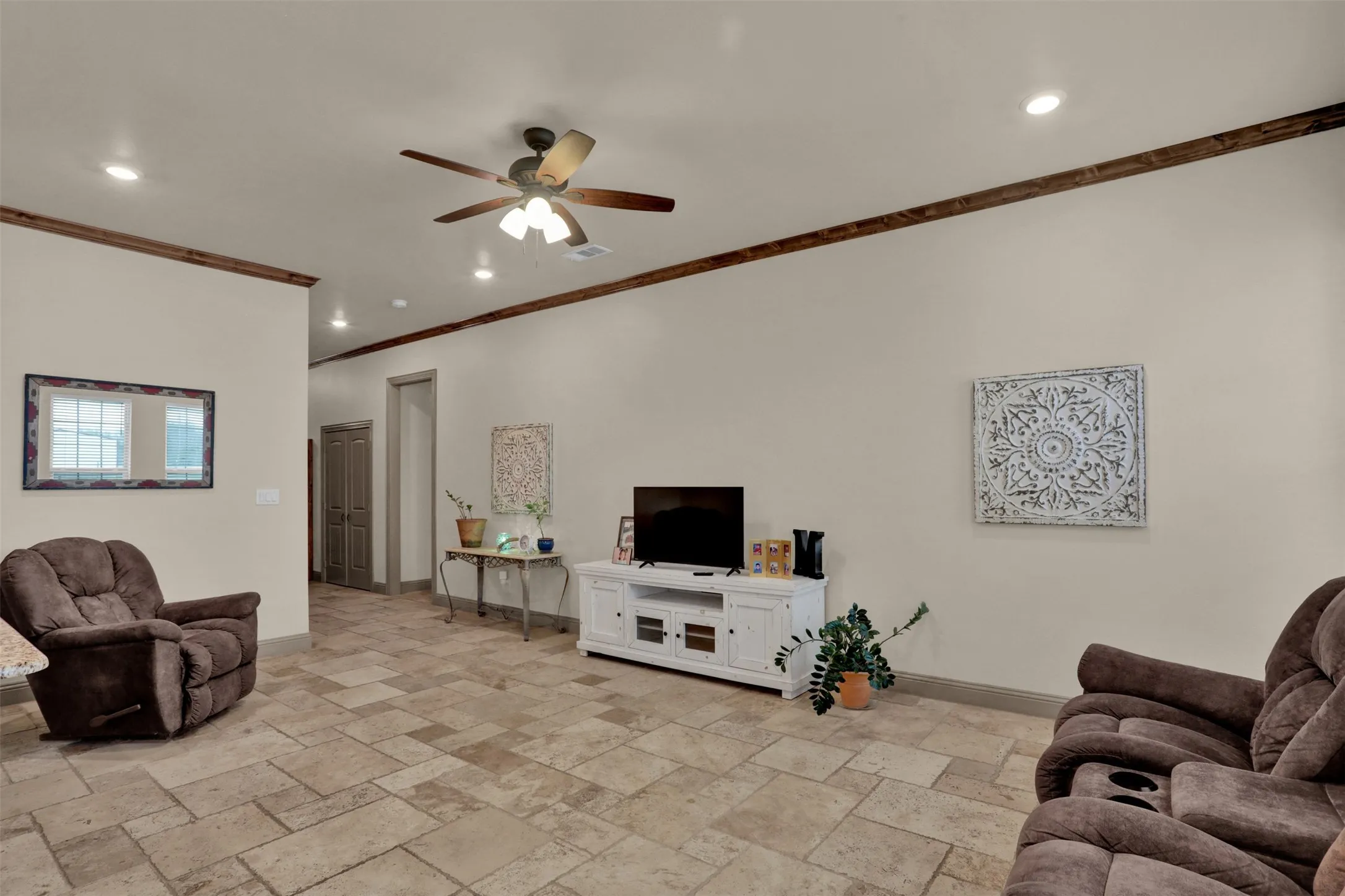 Single Family Residence For Sale in Fannin County , 231 Orduna Street, Trenton, Texas 75490, 5 Bedroom, 3 Bathroom, 2 Garage spaces, 1,981 Sqft, built in 2020, Preowned, mls#21176723, Real Estate Agent in Trenton, Homes For Sale in Fannin county, Homes For Sale in Trenton, Realtor in Trenton Texas, Real Estate Brokerage Independent Realty Texas, Luminita Cordes Realtor