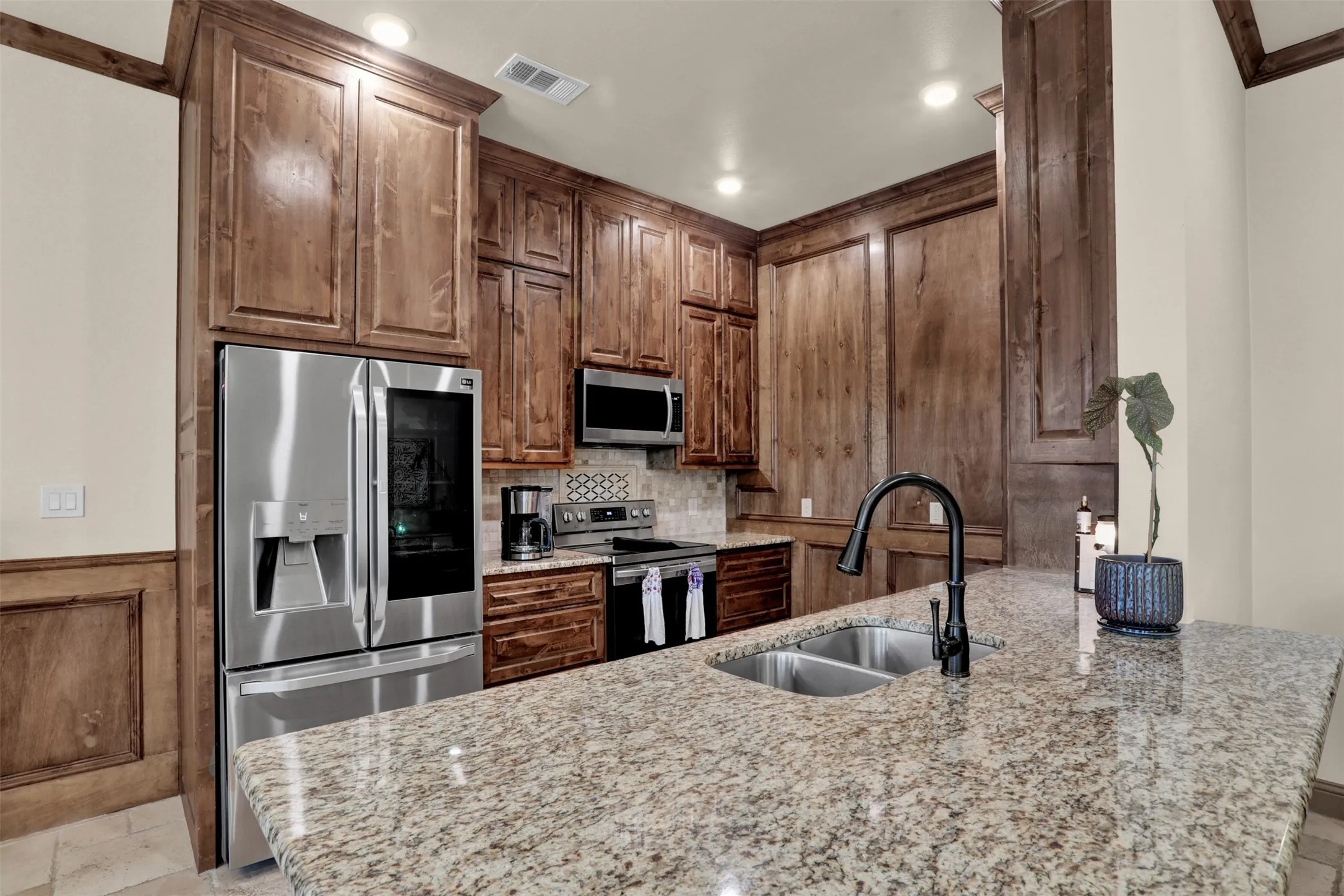 Single Family Residence For Sale in Fannin County , 231 Orduna Street, Trenton, Texas 75490, 5 Bedroom, 3 Bathroom, 2 Garage spaces, 1,981 Sqft, built in 2020, Preowned, mls#21176723, Real Estate Agent in Trenton, Homes For Sale in Fannin county, Homes For Sale in Trenton, Realtor in Trenton Texas, Real Estate Brokerage Independent Realty Texas, Luminita Cordes Realtor