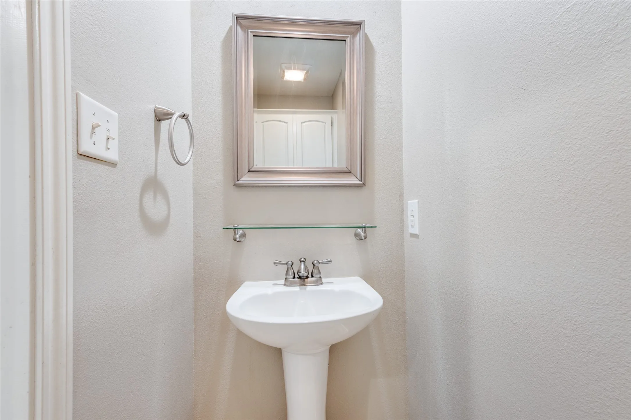 Bathroom featuring a textured wall