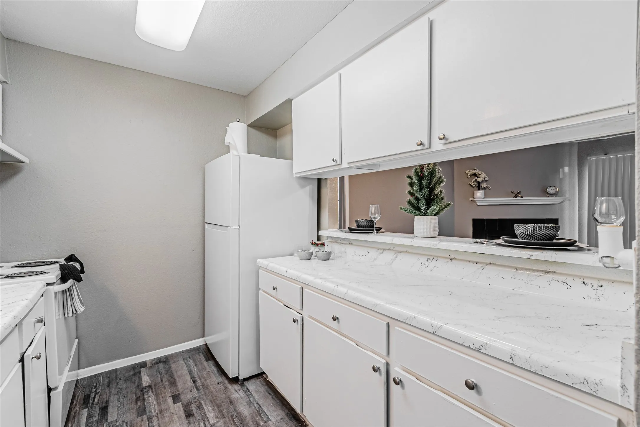 Apartment For Rent in Dallas County , 300 W Wintergreen Road 730ABP, De Soto, Texas 75115, 1 Bedroom, 1 Bathroom, Garage spaces, 642 Sqft, built in 1985, Price $1,020, mls#21177605, Real Estate Agent in De Soto, Homes For Rent in Dallas county, Homes For Rent in De Soto, Realtor in De Soto Texas, Real Estate Brokerage Independent Realty Texas, Luminita Cordes Realtor