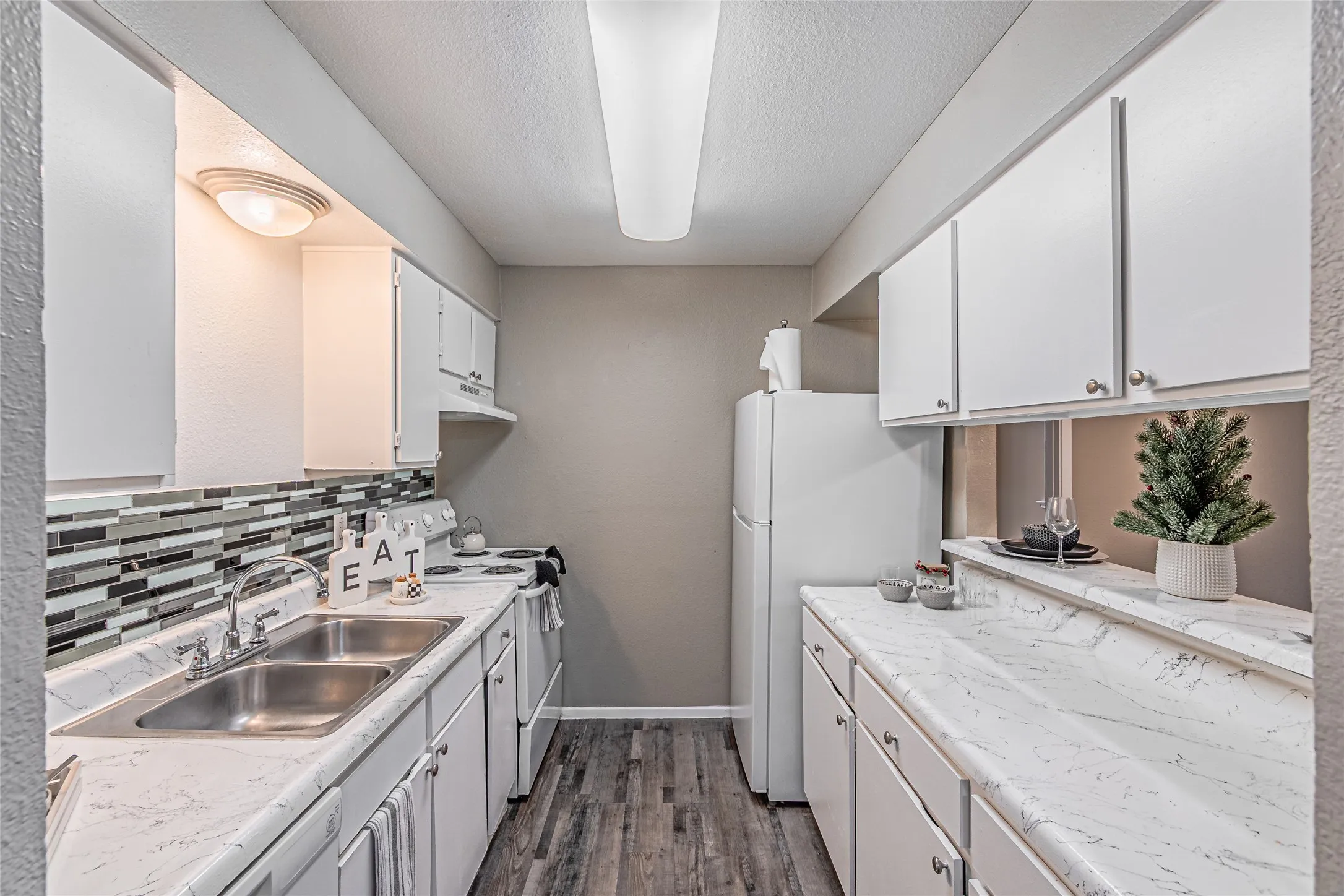 Apartment For Rent in Dallas County , 300 W Wintergreen Road 730ABP, De Soto, Texas 75115, 1 Bedroom, 1 Bathroom, Garage spaces, 642 Sqft, built in 1985, Price $1,020, mls#21177605, Real Estate Agent in De Soto, Homes For Rent in Dallas county, Homes For Rent in De Soto, Realtor in De Soto Texas, Real Estate Brokerage Independent Realty Texas, Luminita Cordes Realtor