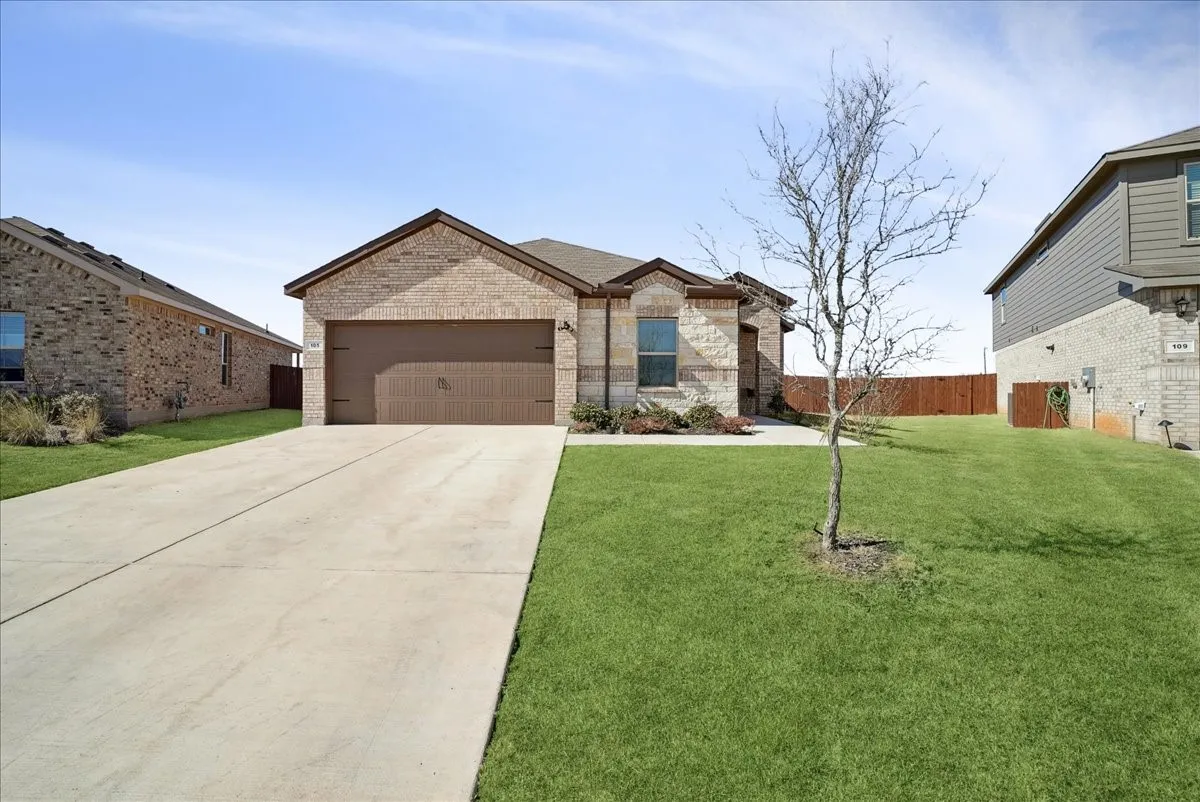 Single Family Residence For Sale in Wise County , 105 Driftoak Drive, Boyd, Texas 76023, 5 Bedroom, 2 Bathroom, 2 Garage spaces, 2,133 Sqft, built in 2023, mls#21175012, Real Estate Agent in Boyd, Homes For Sale in Wise county, Homes For Sale in Boyd, Realtor in Boyd Texas, Real Estate Brokerage Independent Realty Texas, Luminita Cordes Realtor