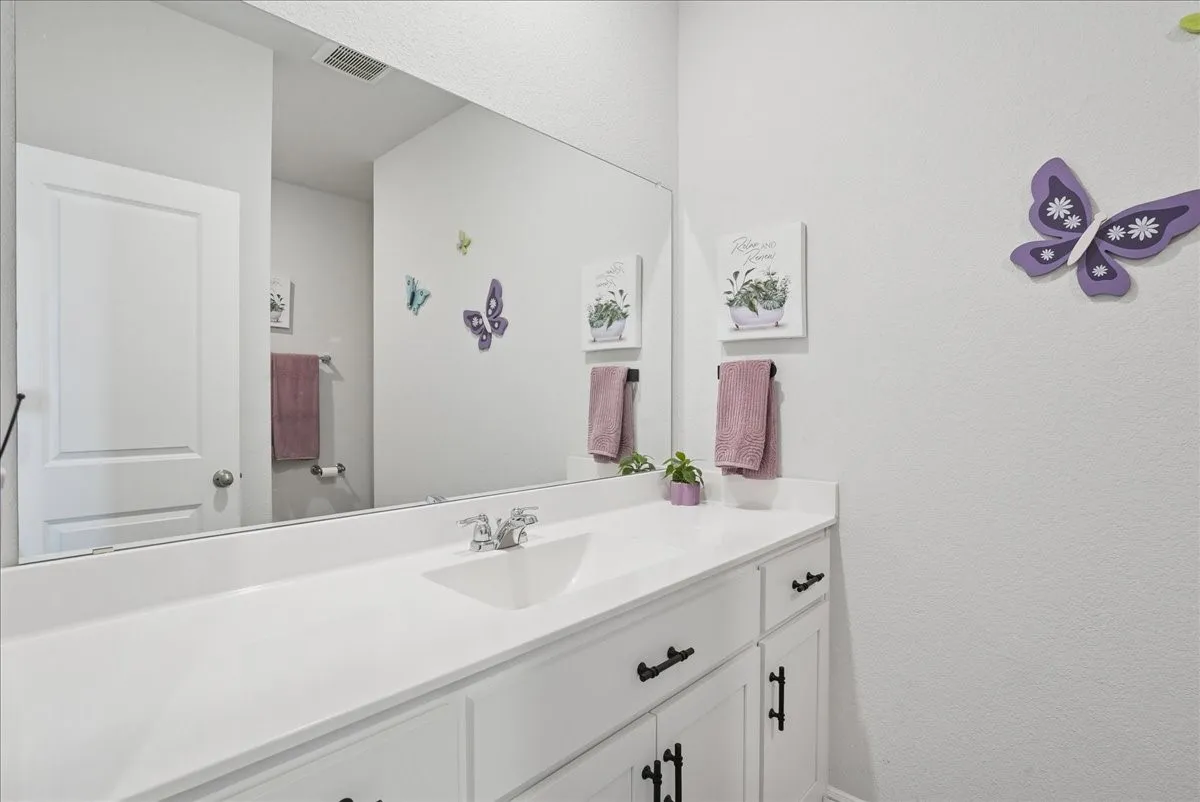 Single Family Residence For Sale in Wise County , 105 Driftoak Drive, Boyd, Texas 76023, 5 Bedroom, 2 Bathroom, 2 Garage spaces, 2,133 Sqft, built in 2023, mls#21175012, Real Estate Agent in Boyd, Homes For Sale in Wise county, Homes For Sale in Boyd, Realtor in Boyd Texas, Real Estate Brokerage Independent Realty Texas, Luminita Cordes Realtor