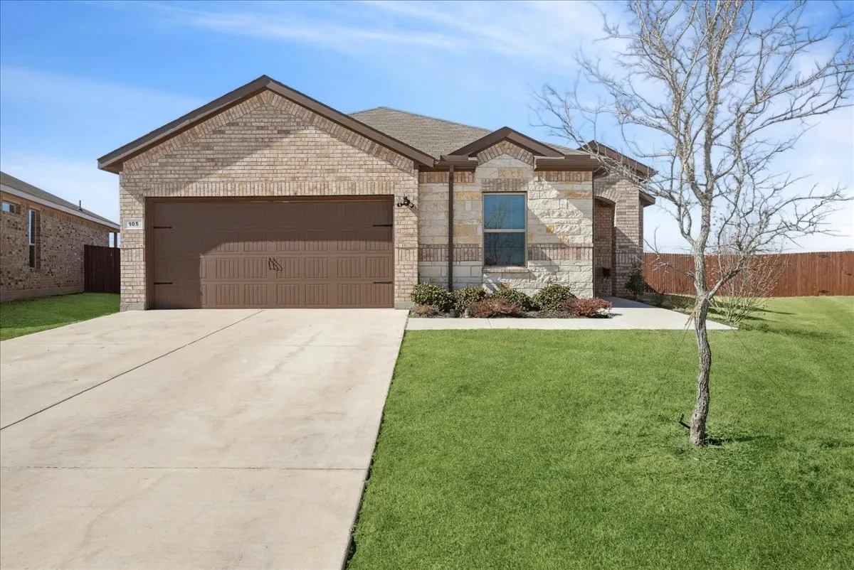 Single Family Residence For Sale in Wise County , 105 Driftoak Drive, Boyd, Texas 76023, 5 Bedroom, 2 Bathroom, 2 Garage spaces, 2,133 Sqft, built in 2023, mls#21175012, Real Estate Agent in Boyd, Homes For Sale in Wise county, Homes For Sale in Boyd, Realtor in Boyd Texas, Real Estate Brokerage Independent Realty Texas, Luminita Cordes Realtor