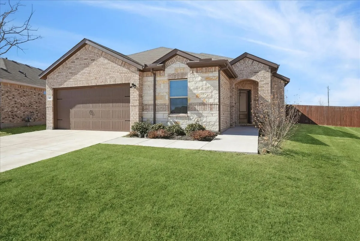 Single Family Residence For Sale in Wise County , 105 Driftoak Drive, Boyd, Texas 76023, 5 Bedroom, 2 Bathroom, 2 Garage spaces, 2,133 Sqft, built in 2023, mls#21175012, Real Estate Agent in Boyd, Homes For Sale in Wise county, Homes For Sale in Boyd, Realtor in Boyd Texas, Real Estate Brokerage Independent Realty Texas, Luminita Cordes Realtor