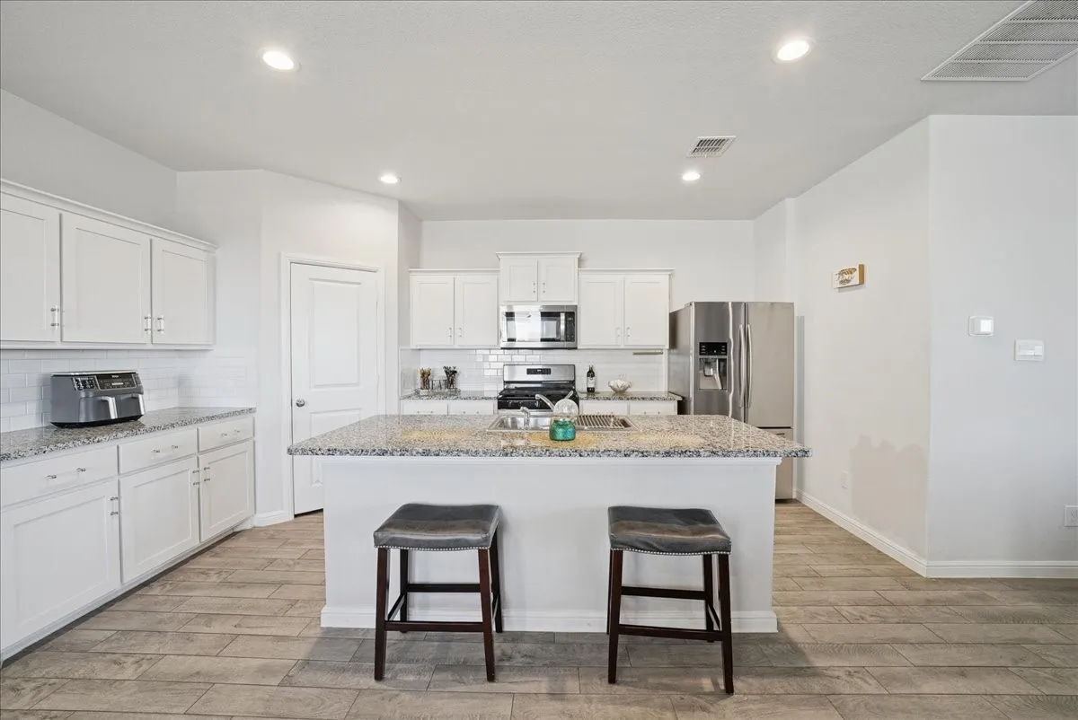 Single Family Residence For Sale in Wise County , 105 Driftoak Drive, Boyd, Texas 76023, 5 Bedroom, 2 Bathroom, 2 Garage spaces, 2,133 Sqft, built in 2023, mls#21175012, Real Estate Agent in Boyd, Homes For Sale in Wise county, Homes For Sale in Boyd, Realtor in Boyd Texas, Real Estate Brokerage Independent Realty Texas, Luminita Cordes Realtor