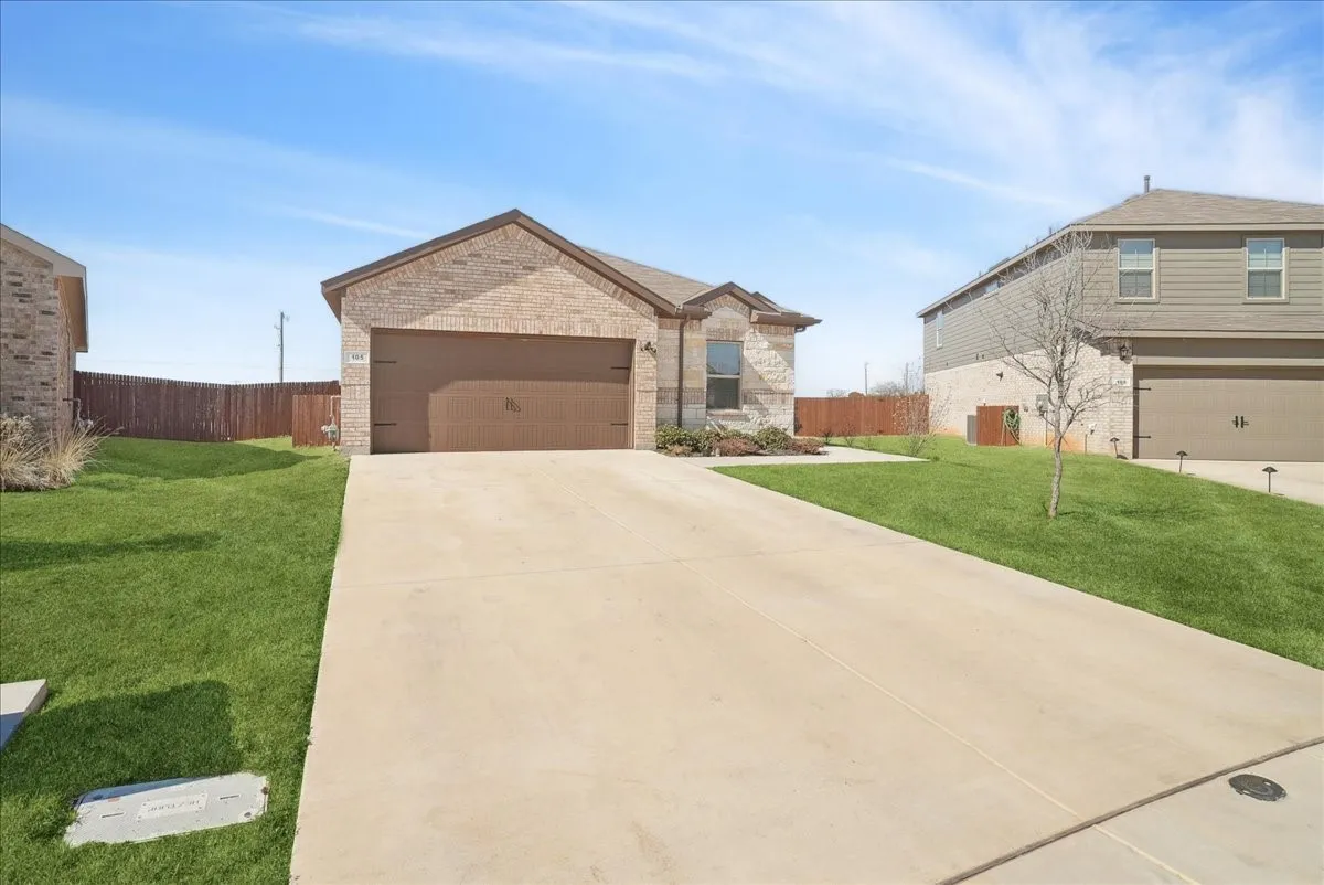 Single Family Residence For Sale in Wise County , 105 Driftoak Drive, Boyd, Texas 76023, 5 Bedroom, 2 Bathroom, 2 Garage spaces, 2,133 Sqft, built in 2023, mls#21175012, Real Estate Agent in Boyd, Homes For Sale in Wise county, Homes For Sale in Boyd, Realtor in Boyd Texas, Real Estate Brokerage Independent Realty Texas, Luminita Cordes Realtor