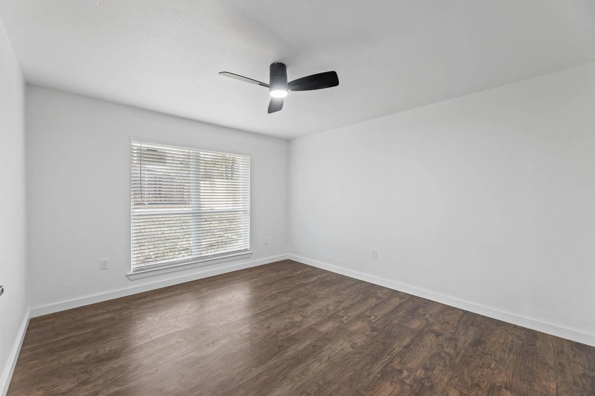 Single Family Residence For Sale in Tarrant County , 2506 Holt Road, Arlington, Texas 76006, 3 Bedroom, 2 Bathroom, 2 Garage spaces, 1,787 Sqft, built in 1980, mls#21177072, Real Estate Agent in Arlington, Homes For Sale in Tarrant county, Homes For Sale in Arlington, Realtor in Arlington Texas, Real Estate Brokerage Independent Realty Texas, Luminita Cordes Realtor