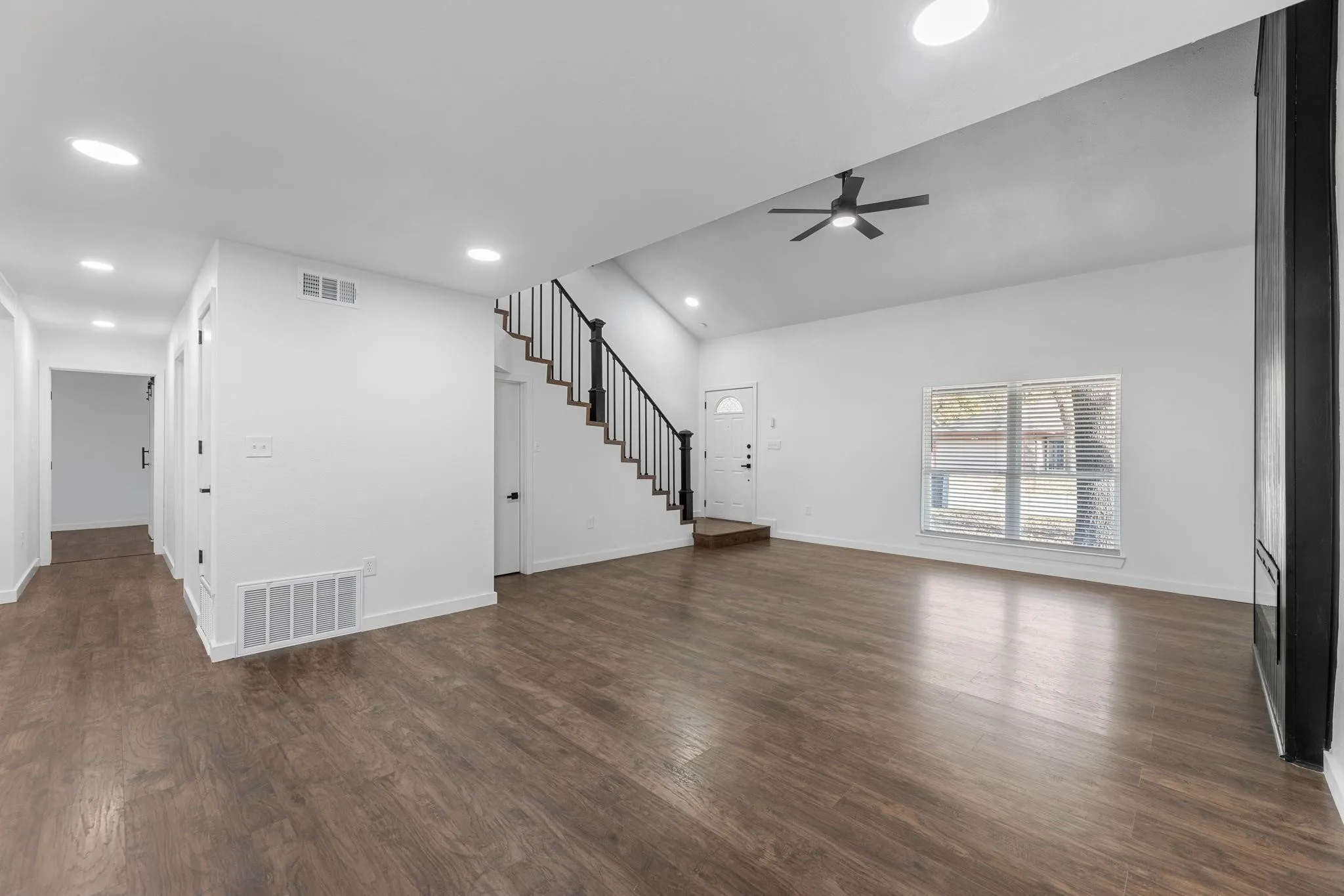 Single Family Residence For Sale in Tarrant County , 2506 Holt Road, Arlington, Texas 76006, 3 Bedroom, 2 Bathroom, 2 Garage spaces, 1,787 Sqft, built in 1980, mls#21177072, Real Estate Agent in Arlington, Homes For Sale in Tarrant county, Homes For Sale in Arlington, Realtor in Arlington Texas, Real Estate Brokerage Independent Realty Texas, Luminita Cordes Realtor